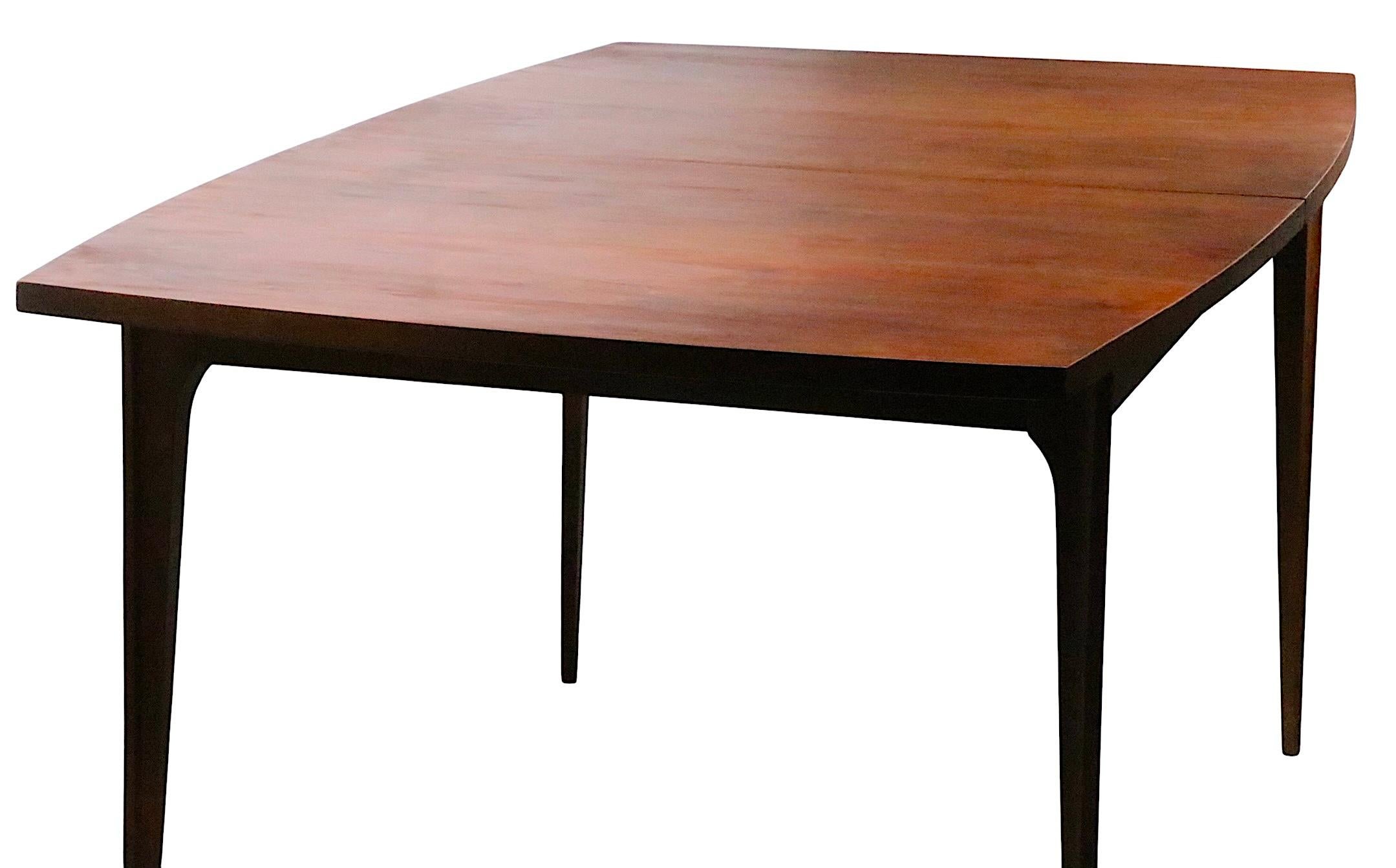 Milieu de siècle Broyhill Brasilia  Table de salle à manger avec 3 abattants en vente 7