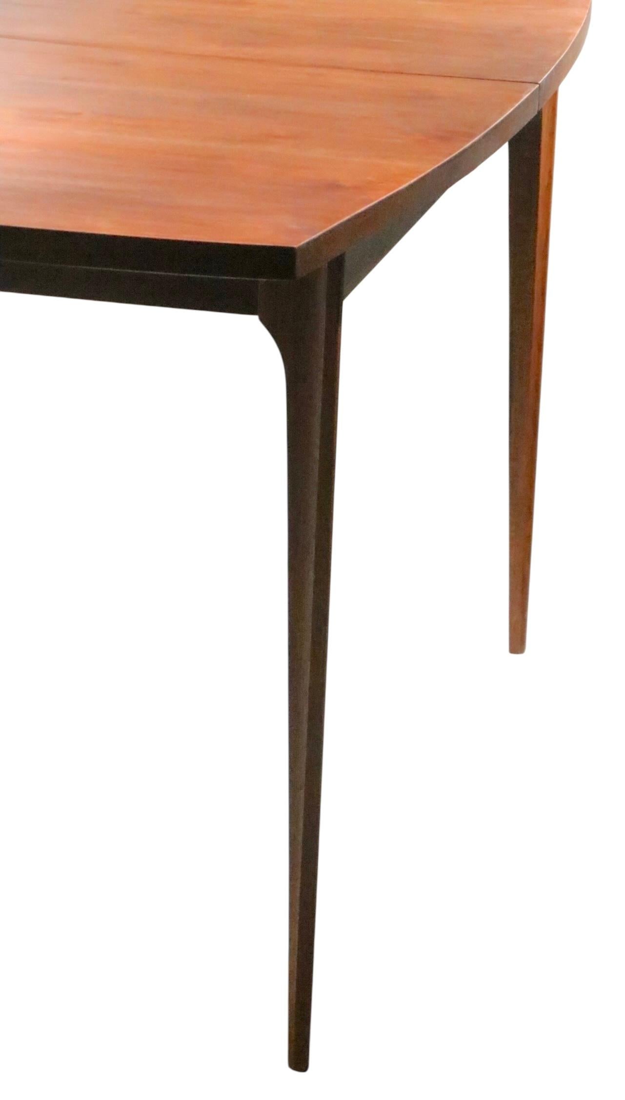 Milieu de siècle Broyhill Brasilia  Table de salle à manger avec 3 abattants en vente 8