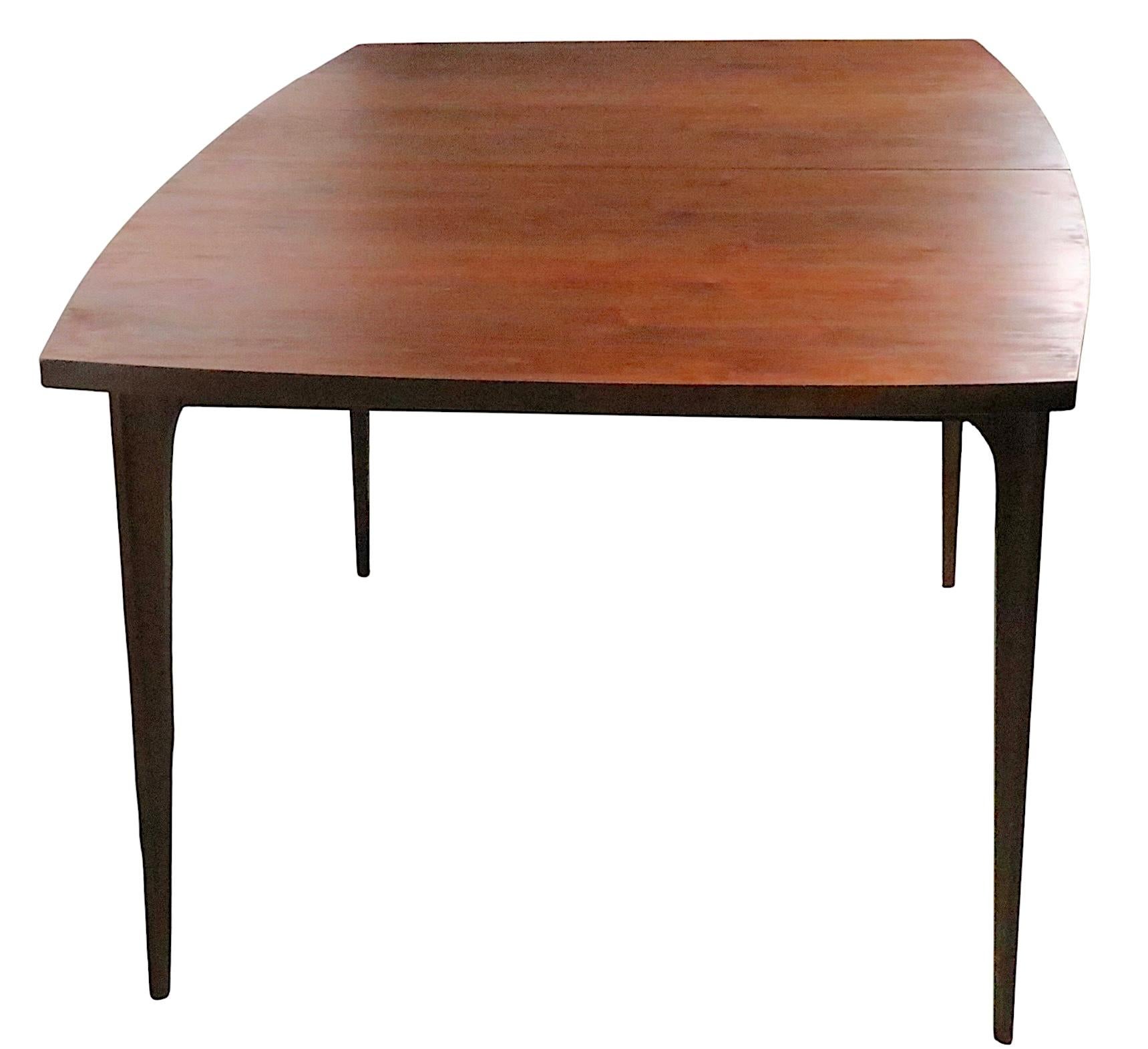 Américain Milieu de siècle Broyhill Brasilia  Table de salle à manger avec 3 abattants en vente
