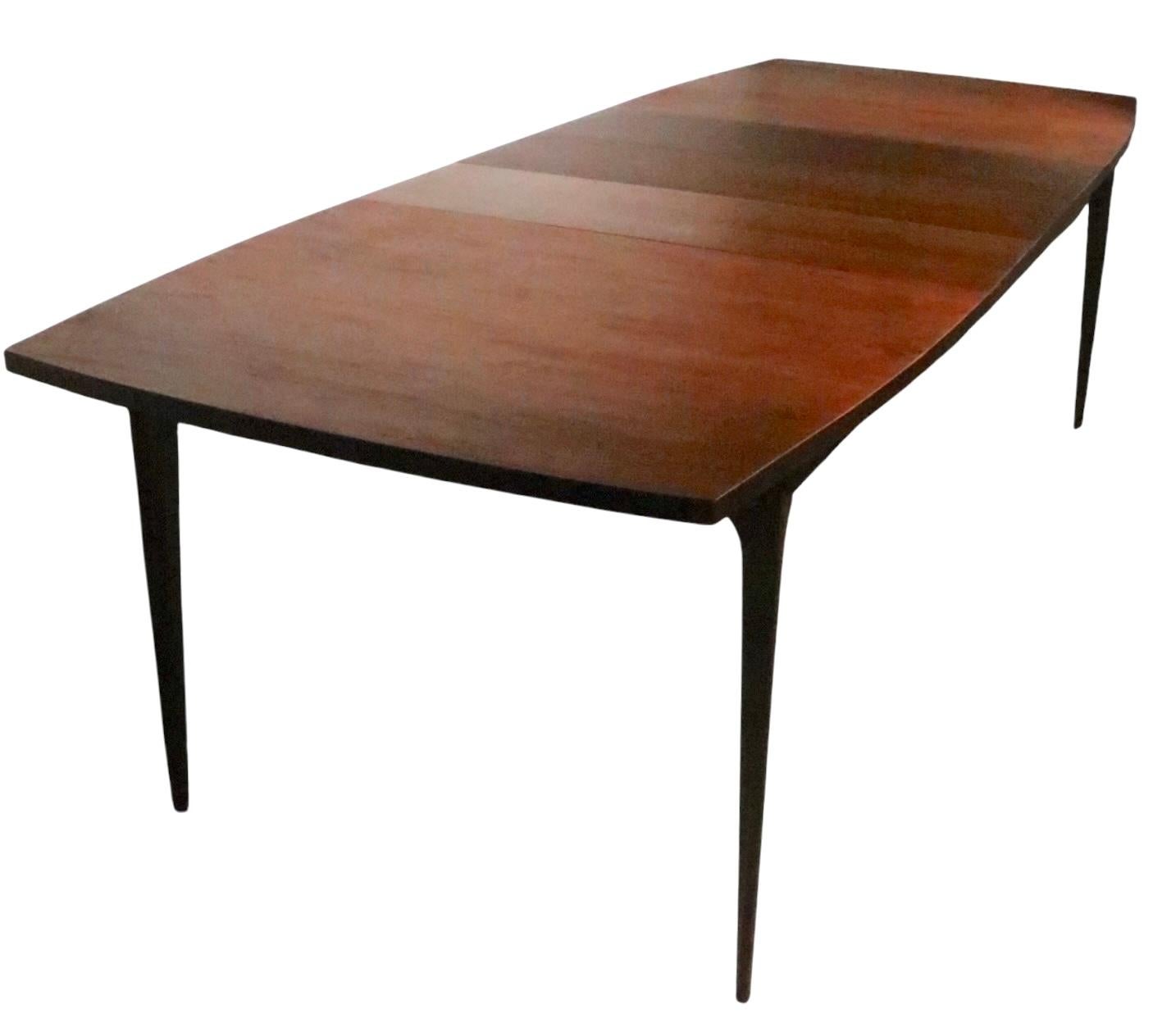 Milieu de siècle Broyhill Brasilia  Table de salle à manger avec 3 abattants en vente 2