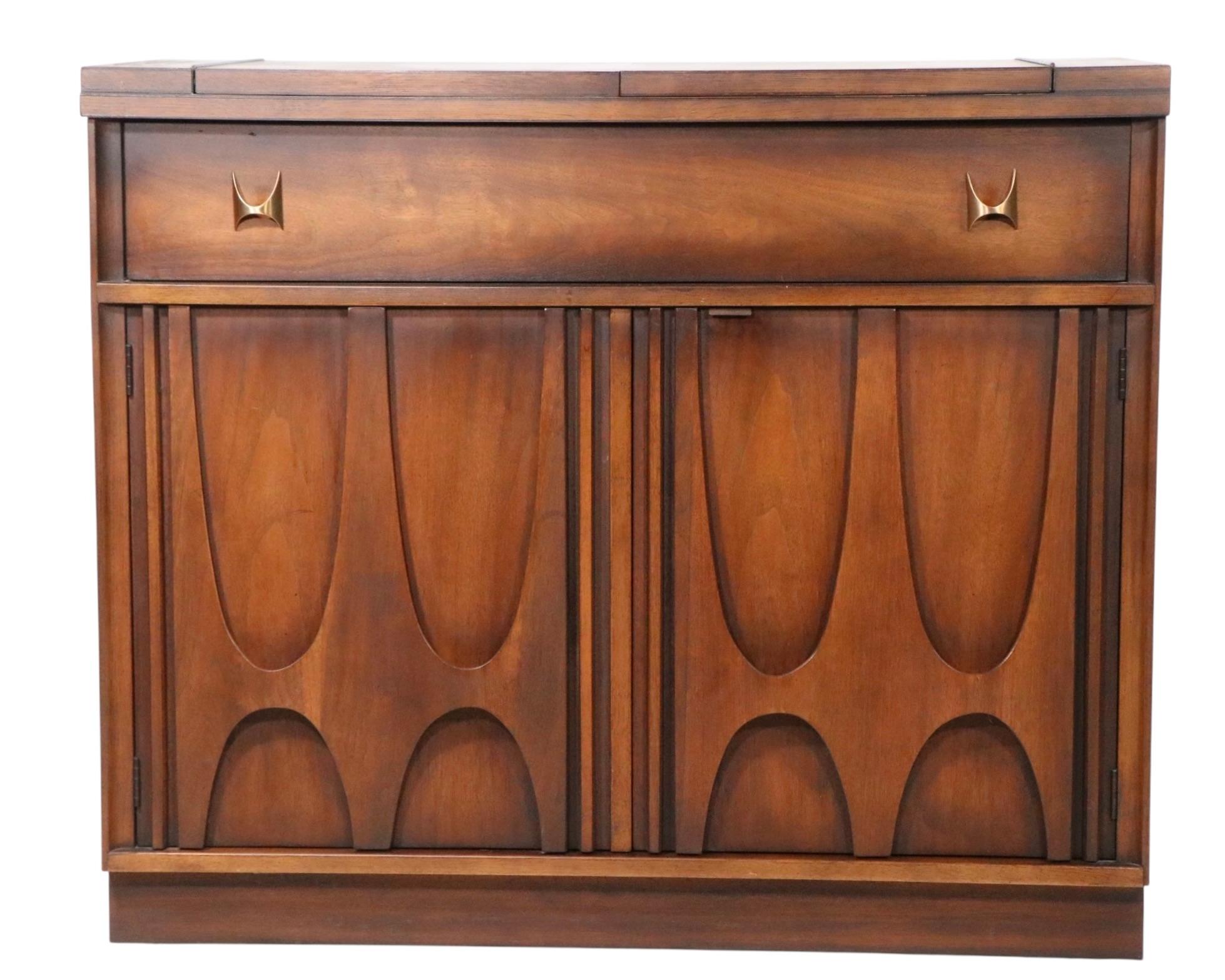 Mid Century Broyhill Brasilia Barra Seca c. 1960's en venta 8
