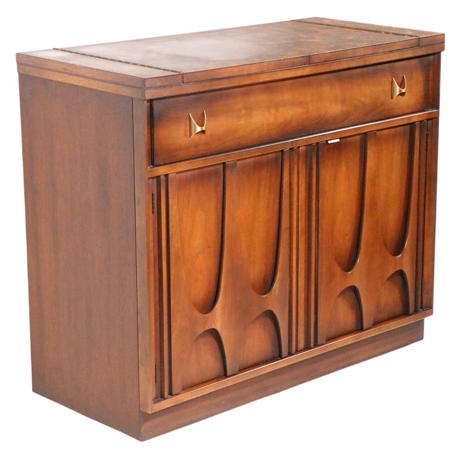 Mid Century Broyhill Brasilia Barra Seca c. 1960's Moderno de mediados de siglo en venta