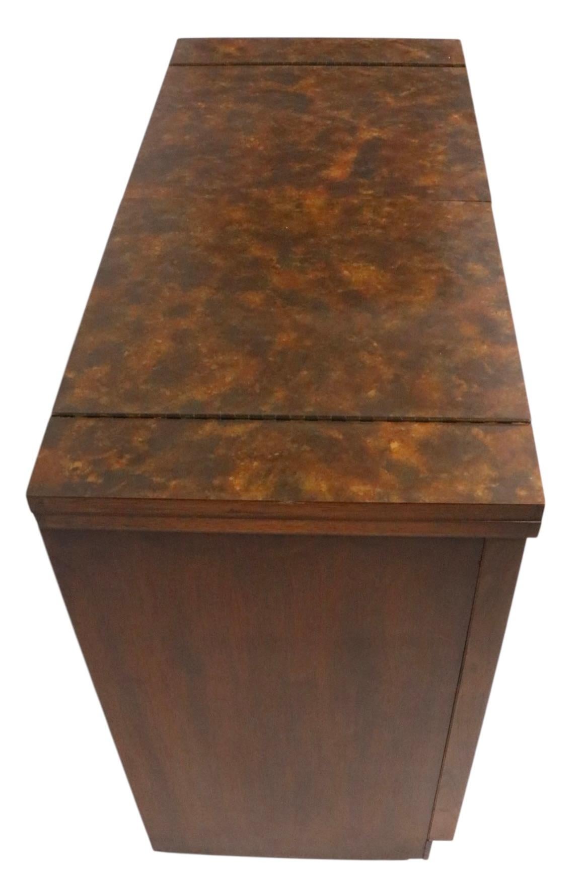 Mid Century Broyhill Brasilia Barra Seca c. 1960's en Bueno estado para la venta en New York, NY