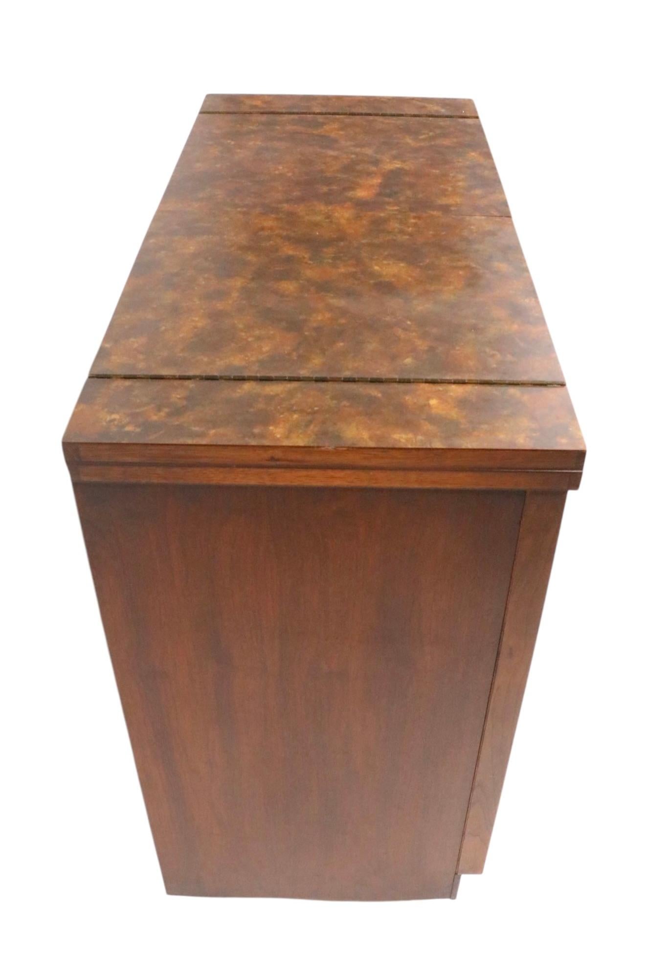 Mid Century Broyhill Brasilia Barra Seca c. 1960's siglo XX en venta