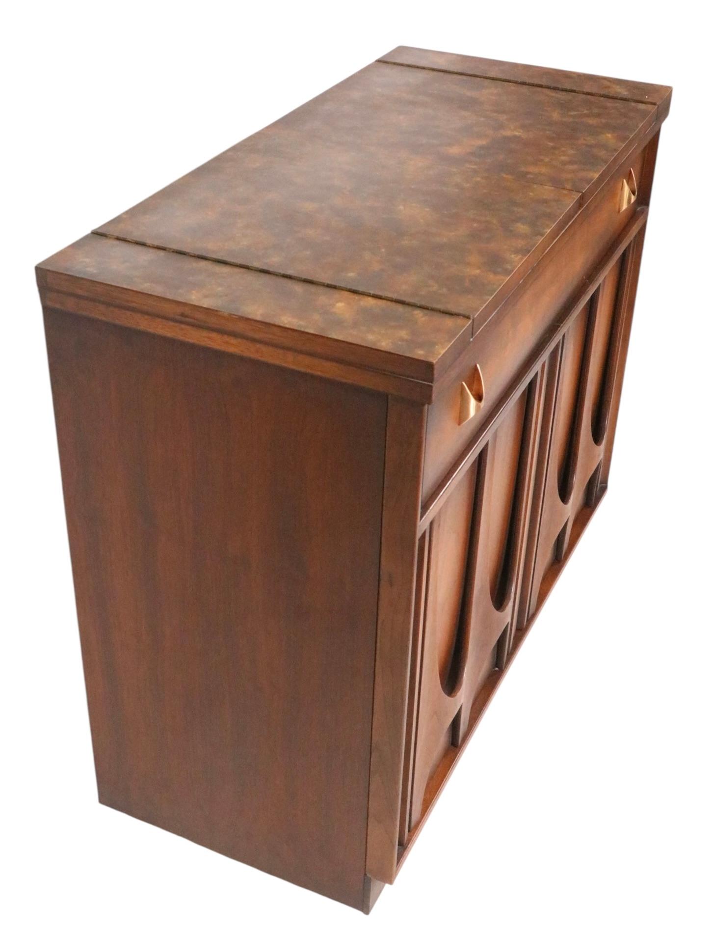 Mid Century Broyhill Brasilia Barra Seca c. 1960's en venta 1