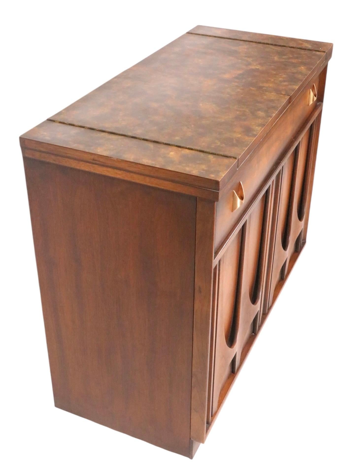 Mid Century Broyhill Brasilia Barra Seca c. 1960's en venta 2