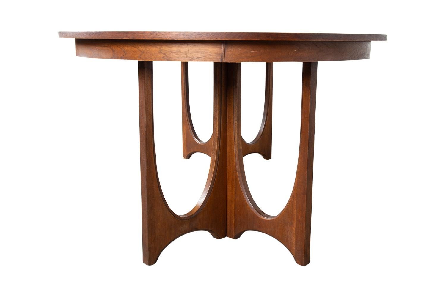 Table de salle à manger Broyhill Brasilia du milieu du siècle dernier, à piédestal rond extensible 1