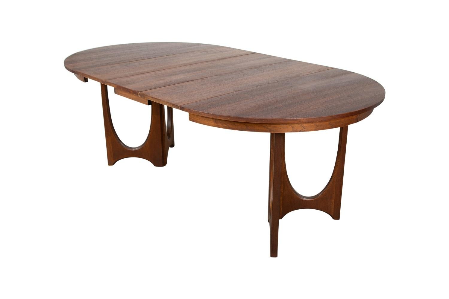 Table de salle à manger Broyhill Brasilia du milieu du siècle dernier, à piédestal rond extensible 2
