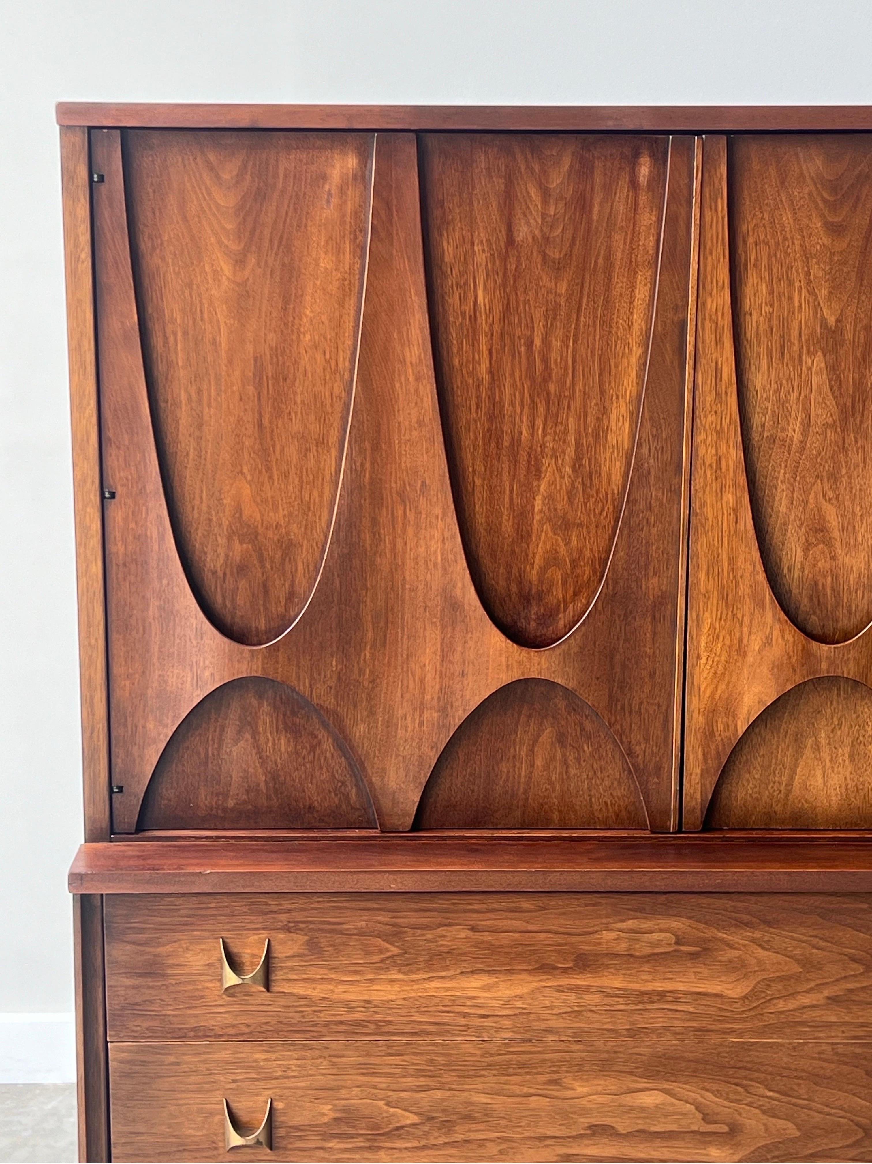 Mid-Century Broyhill Brasilia Gentleman’s Chest 4