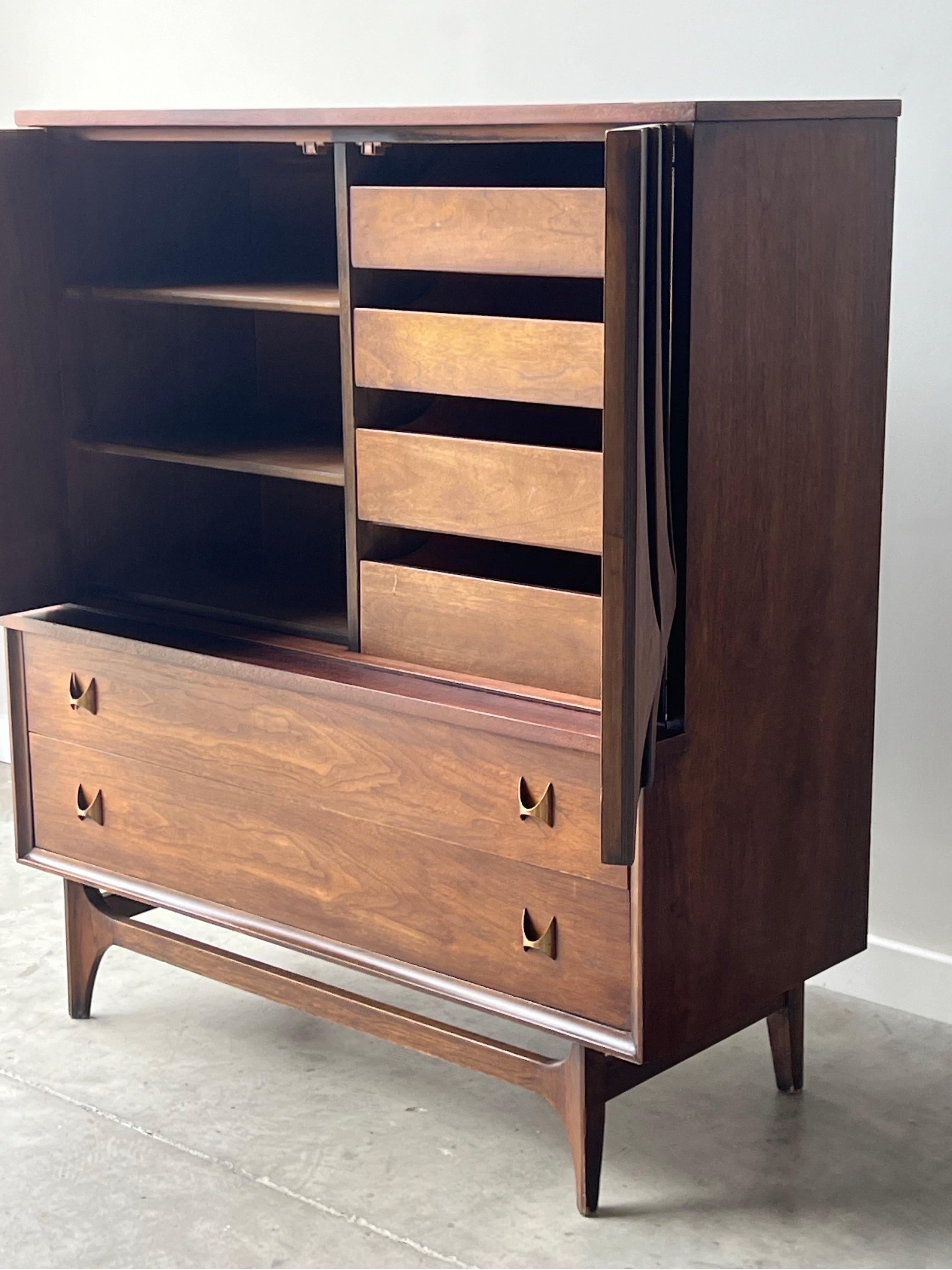 Mid-Century Broyhill Brasilia Gentleman’s Chest 6