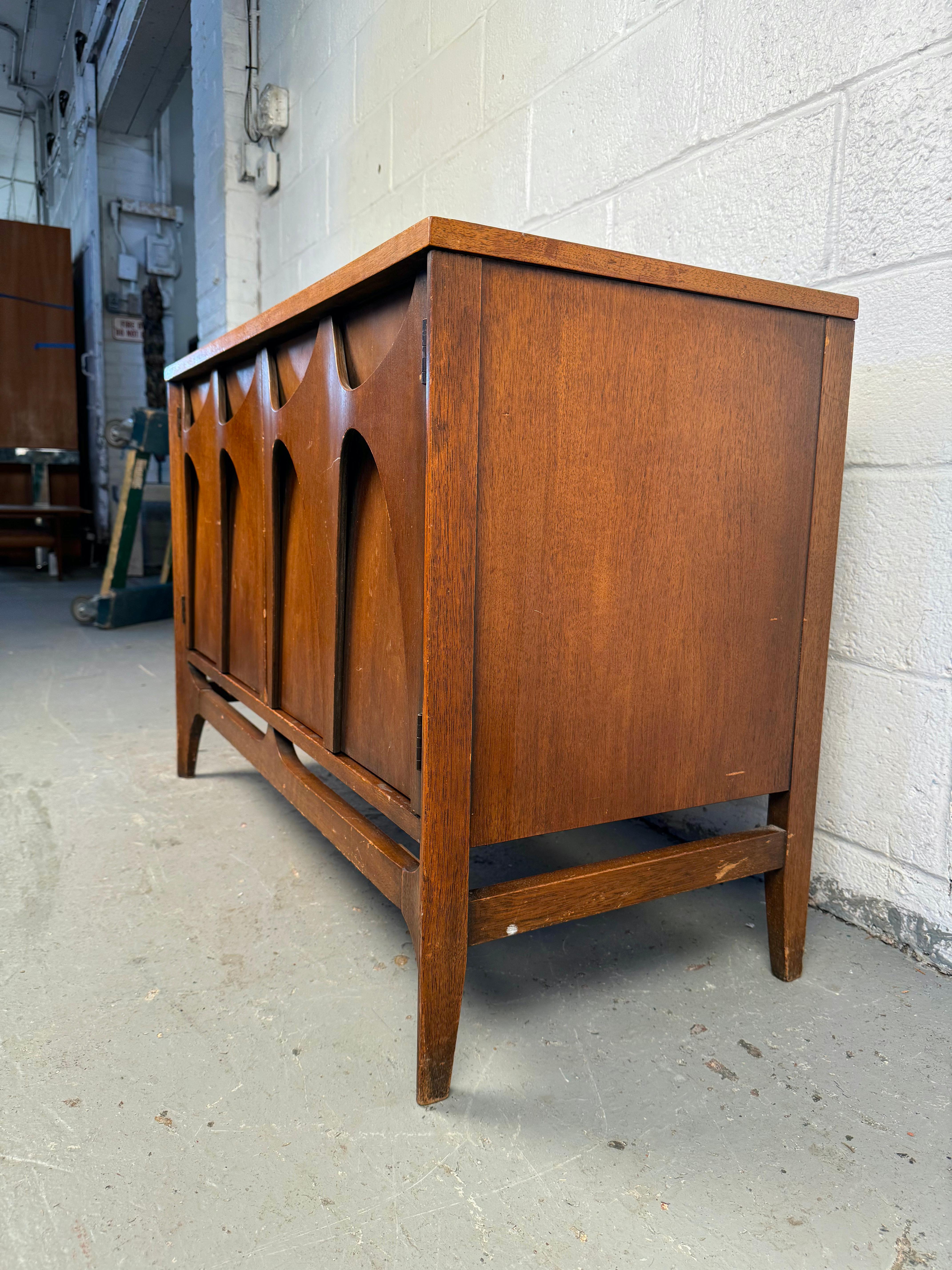 Armario para discos Broyhill Brasilia Petite de mediados de siglo en Bueno estado para la venta en Brooklyn, NY
