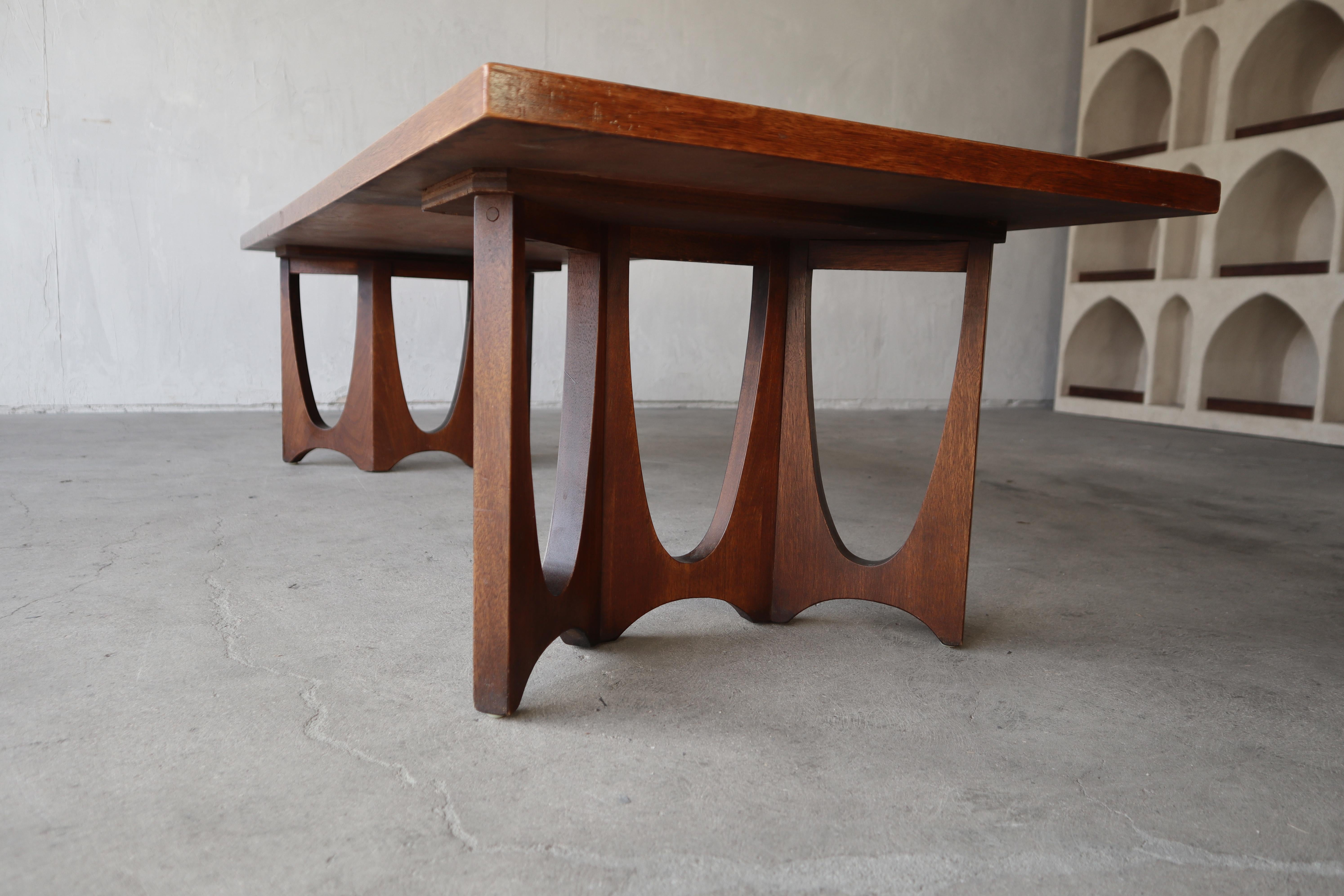 Mid Century Broyhill Brasilia Skulpturale Couchtisch (Moderne der Mitte des Jahrhunderts)