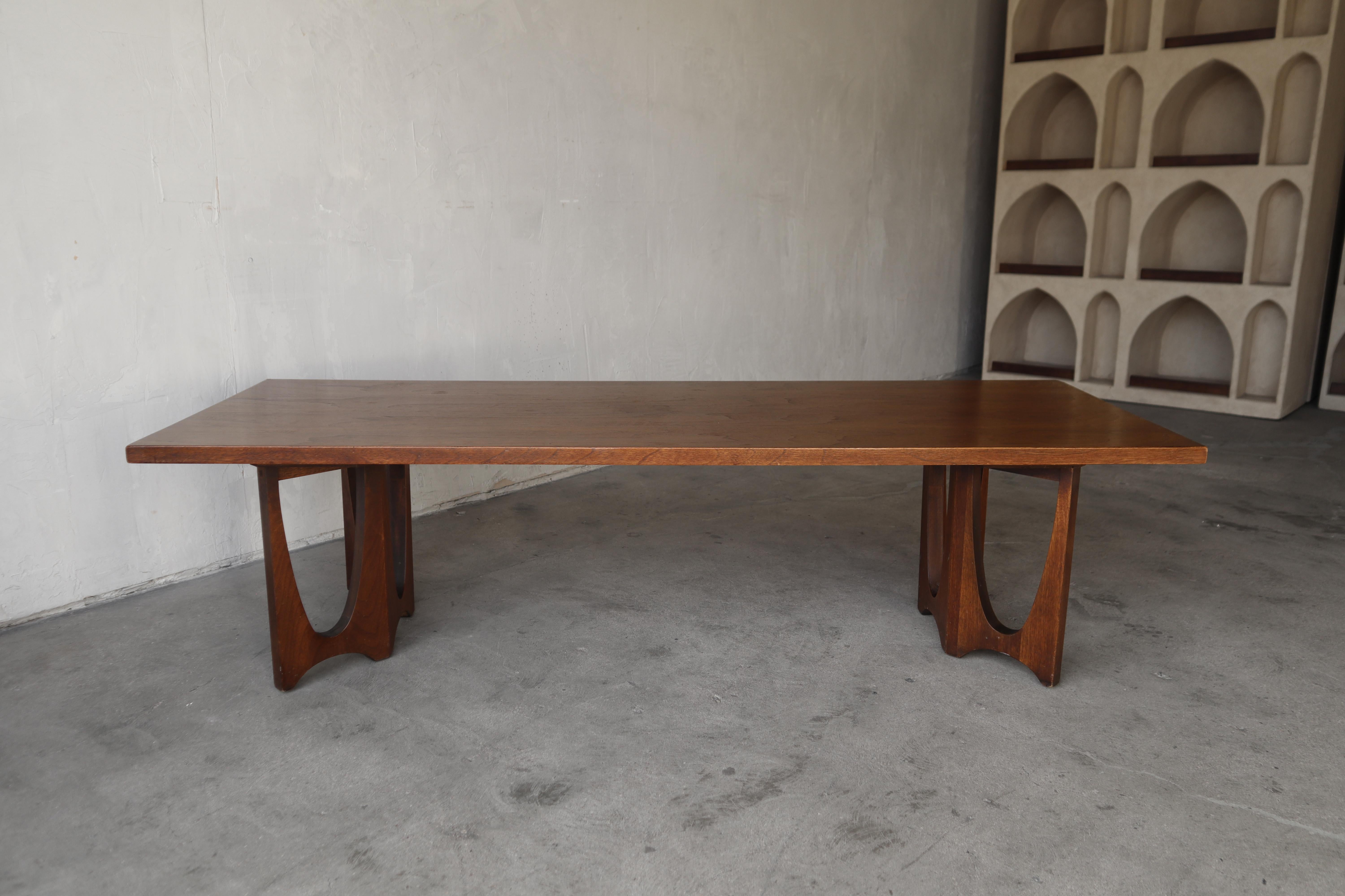 Mid Century Broyhill Brasilia Skulpturale Couchtisch im Zustand „Gut“ in Las Vegas, NV