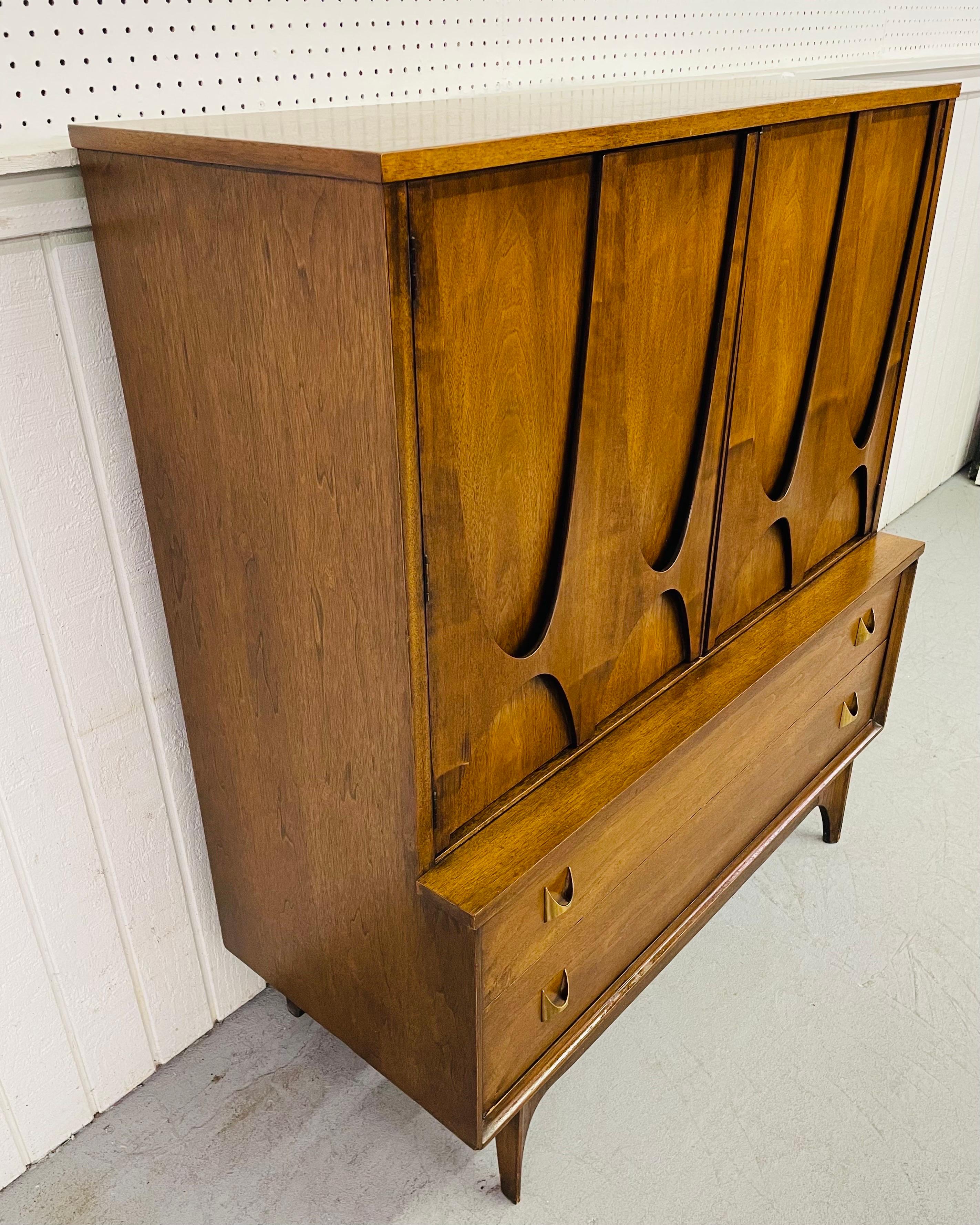 This listing is for a Mid-Century Broyhill Brasilia Walnut Gentleman’s Chest. Featuring doors that open up, six drawers for storage, two shelves, original Brasilia hardware, and the original tag in the drawer.
