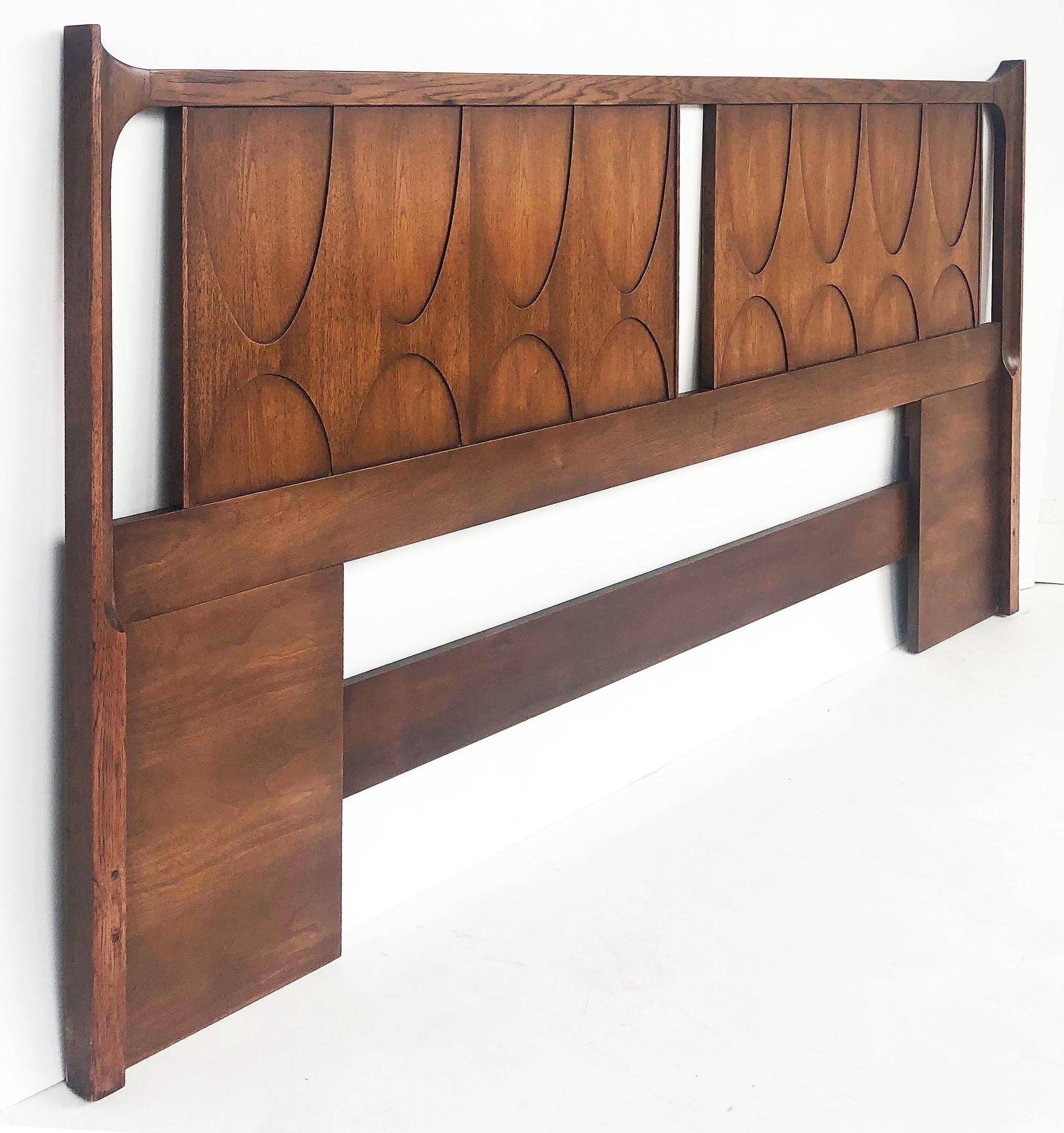 Mid-century Broyhill Brasilia Walnut King headboard 

Offered for sale is a Broyhill Brasilia king-size headboard. This stylish headboard from Broyhill has been newly refinished. It was inspired by the architectural wonders of architect Oscar
