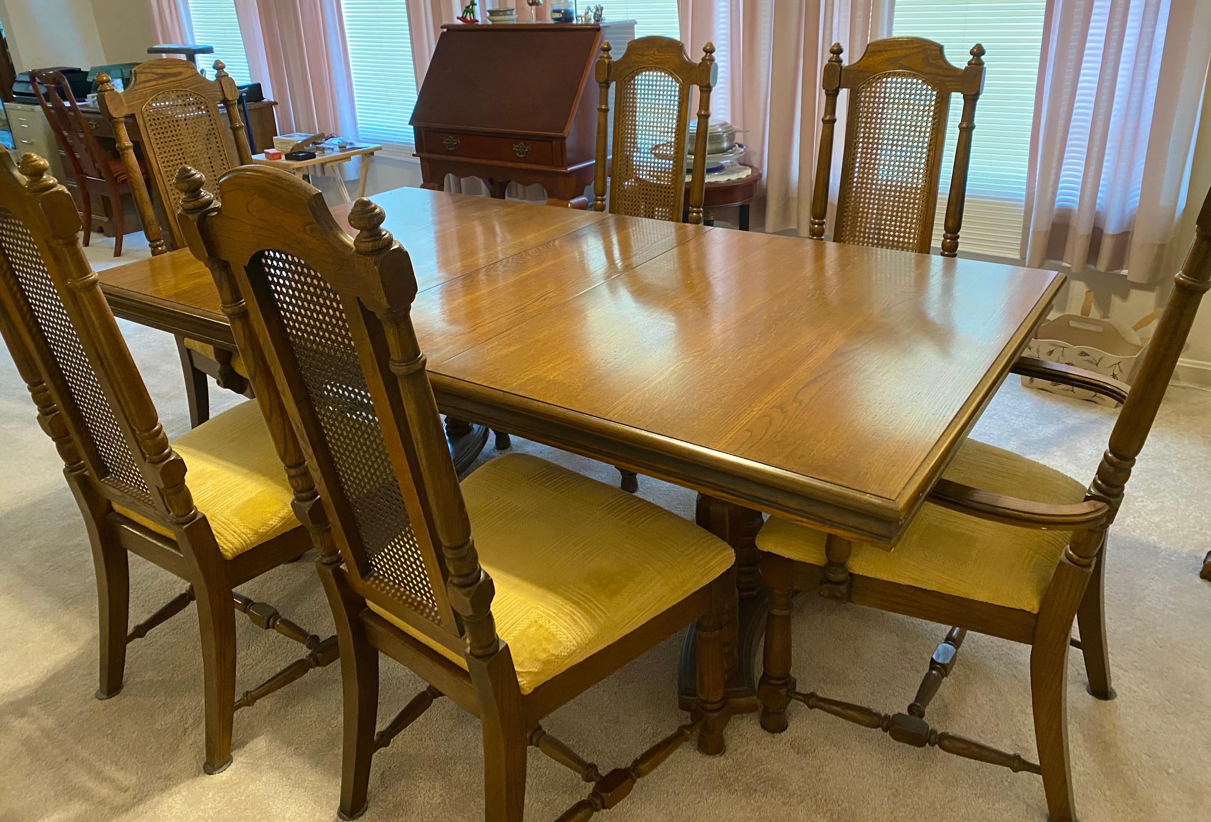 Mid-Century Modern Mid Century Broyhill Conover Furniture Co. Table 6 Caned back Chairs Dining Set For Sale