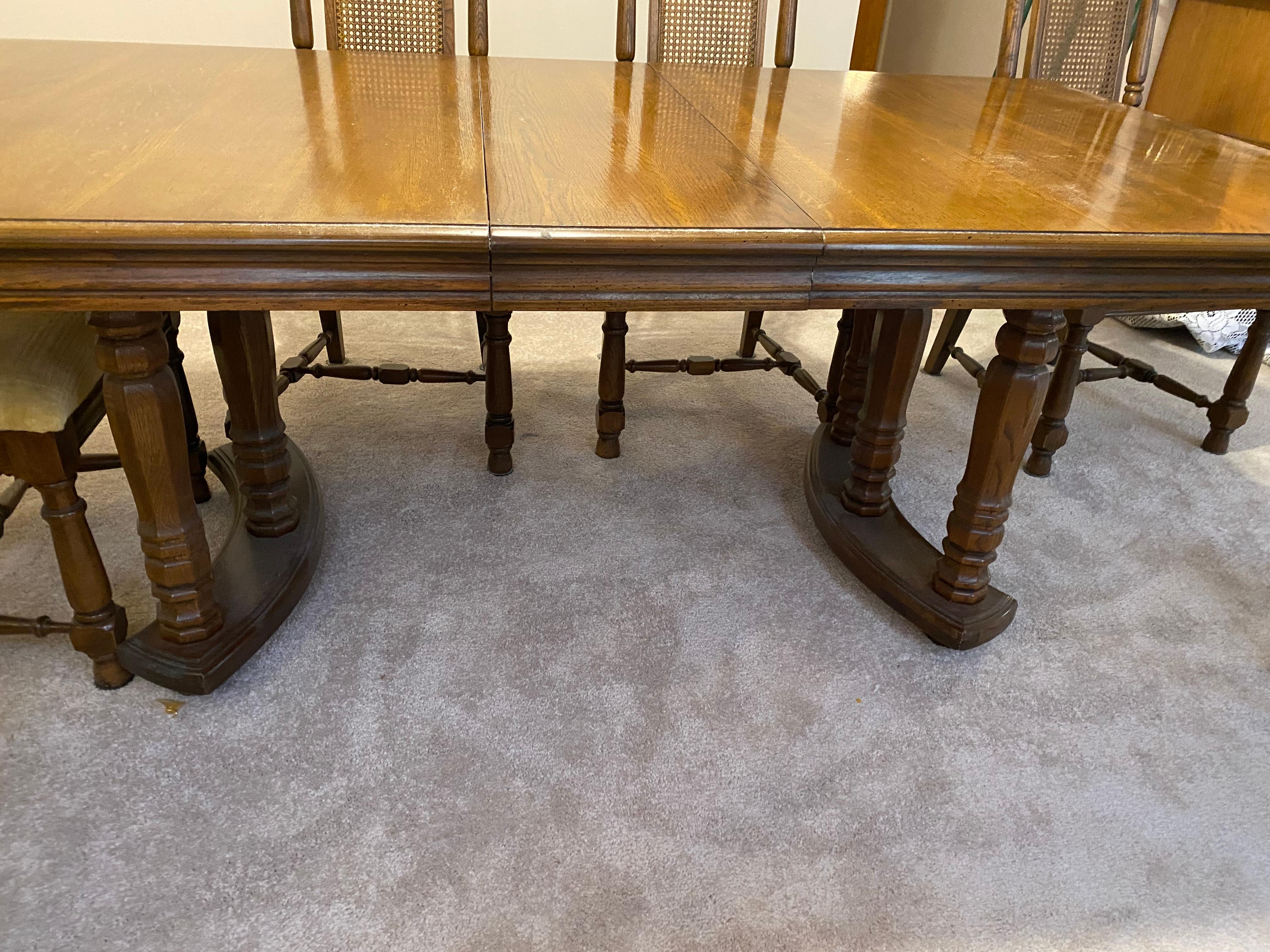 20th Century Mid Century Broyhill Conover Furniture Co. Table 6 Caned back Chairs Dining Set For Sale