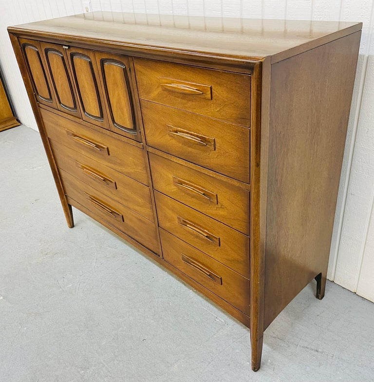 MidCentury Broyhill Emphasis Magna Chest For Sale at 1stDibs