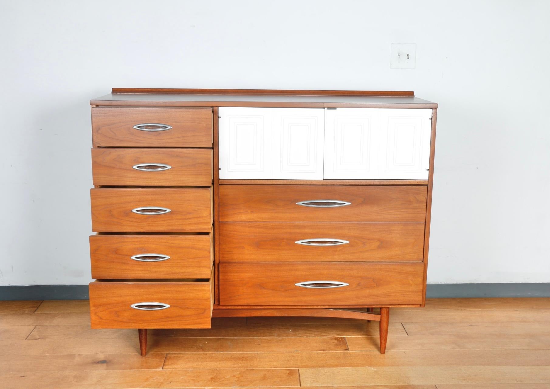 Mid Century Broyhill Highboy Dresser For Sale 6