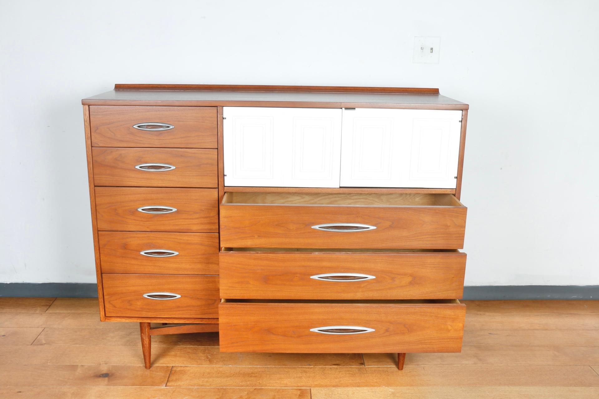 American Mid Century Broyhill Highboy Dresser For Sale