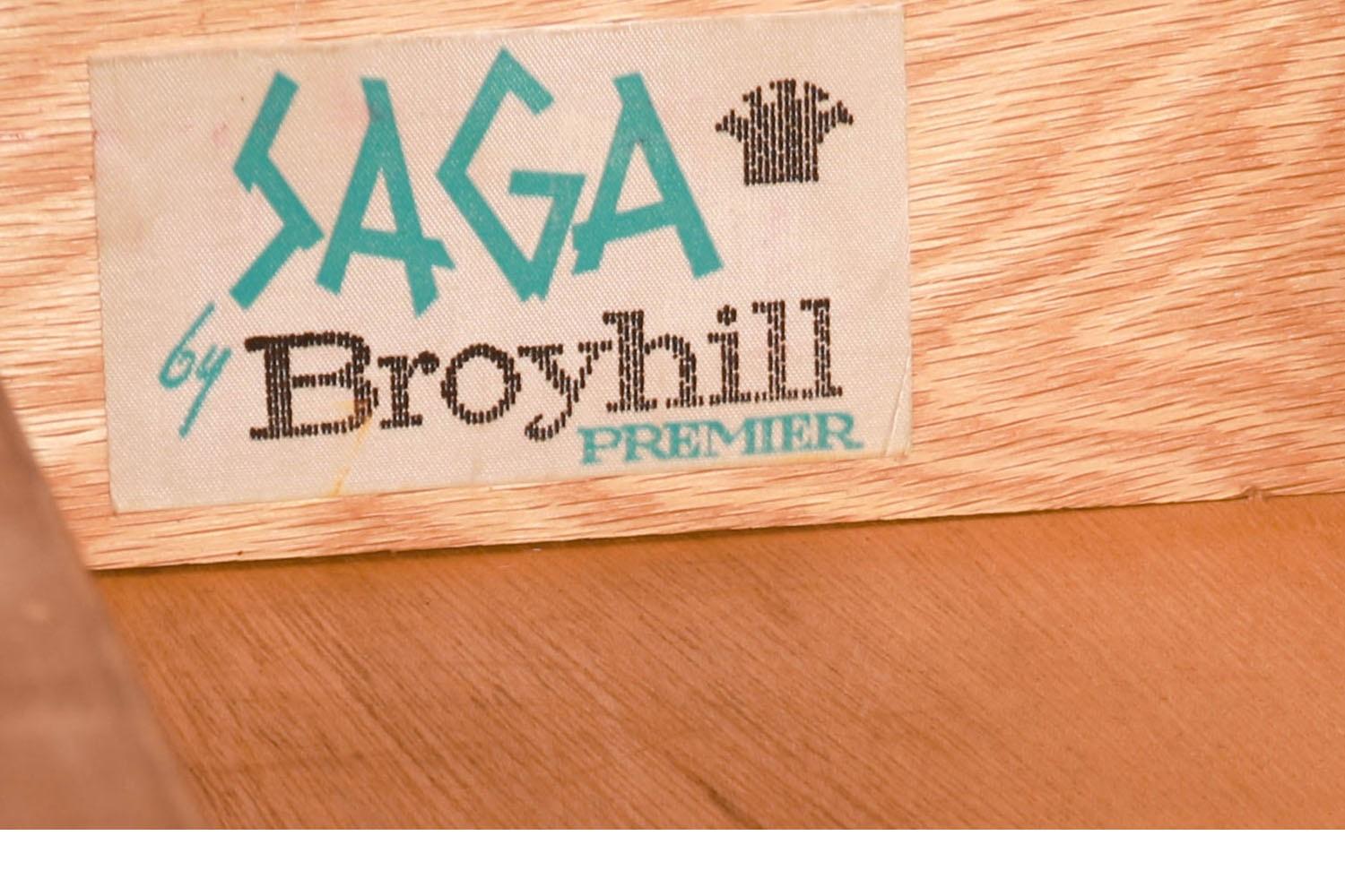 Mid-Century Broy Broyhill Saga Buffet-Anrichte Hutch aus Nussbaumholz  im Angebot 4