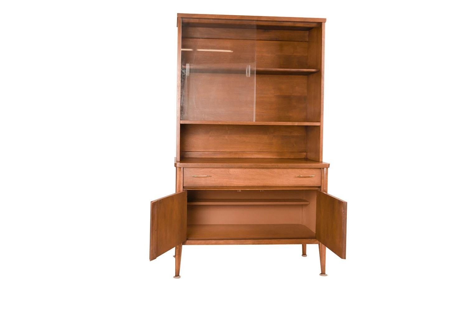 Mid-Century Modern Mid-Century Broyhill Saga Walnut Buffet Credenza Hutch  For Sale