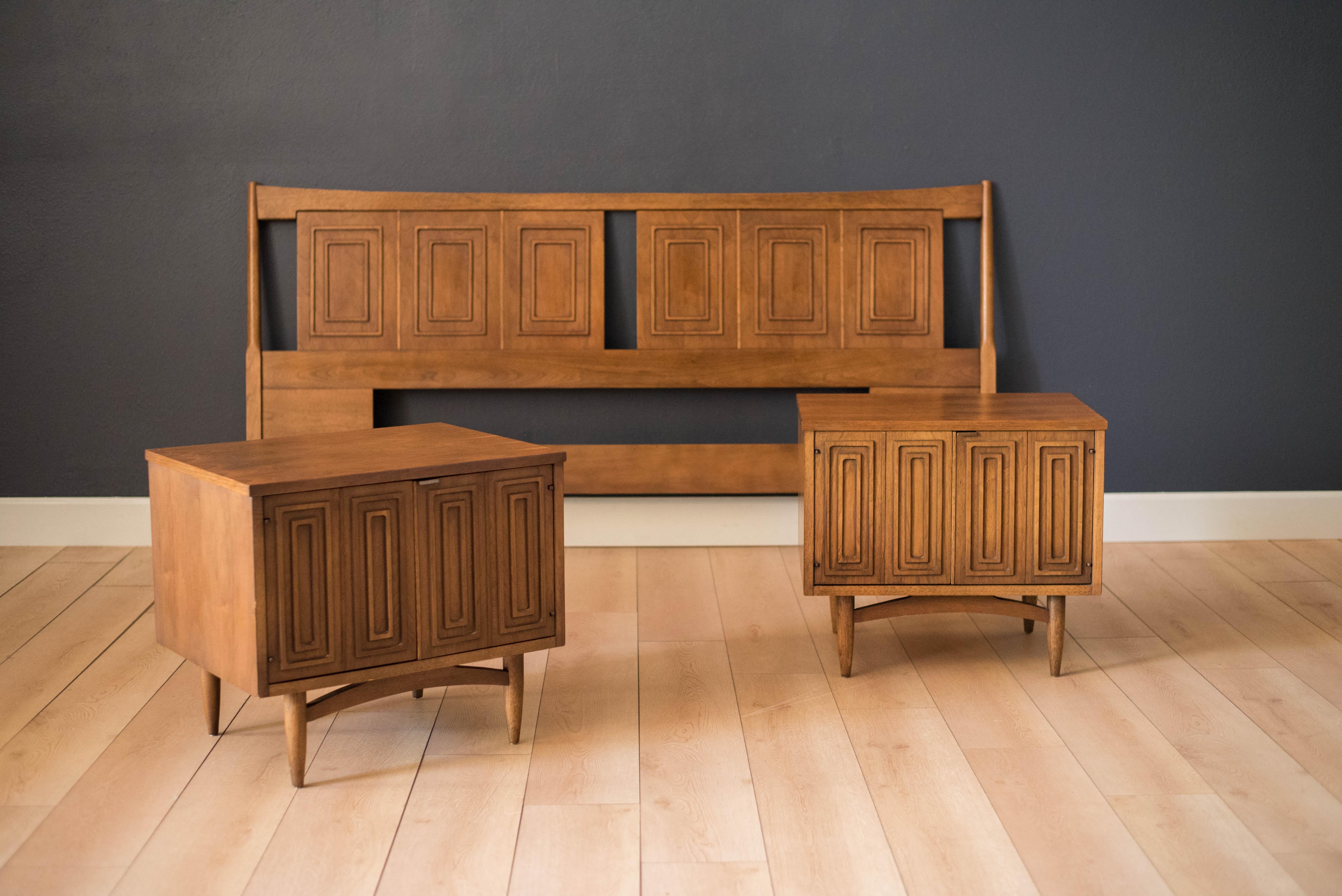 Mid Century Broyhill Sculptra King Headboard Frame In Good Condition In San Jose, CA