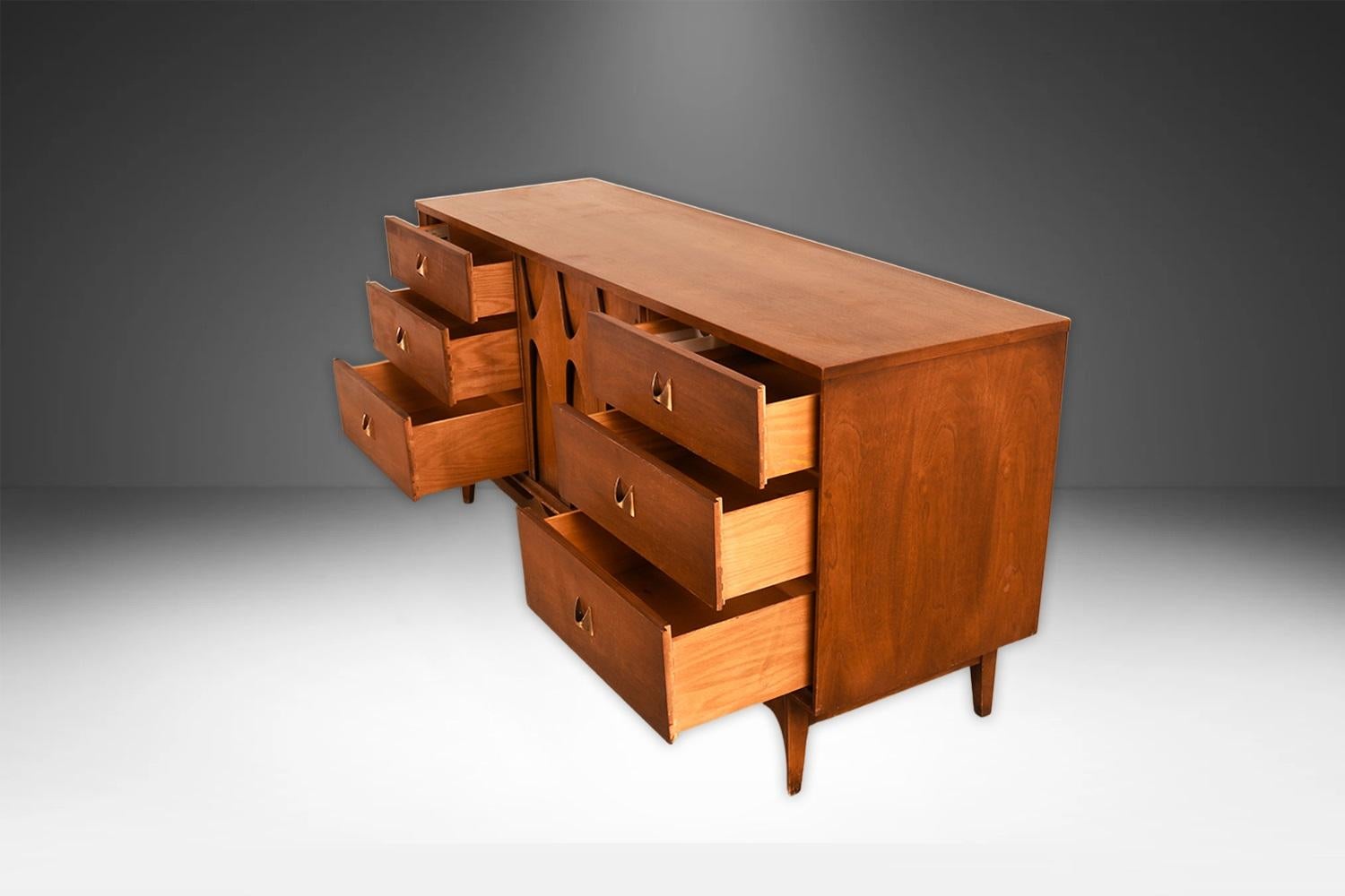 Mid Century Broyhill Walnut Credenza Dresser In Fair Condition For Sale In Baltimore, MD