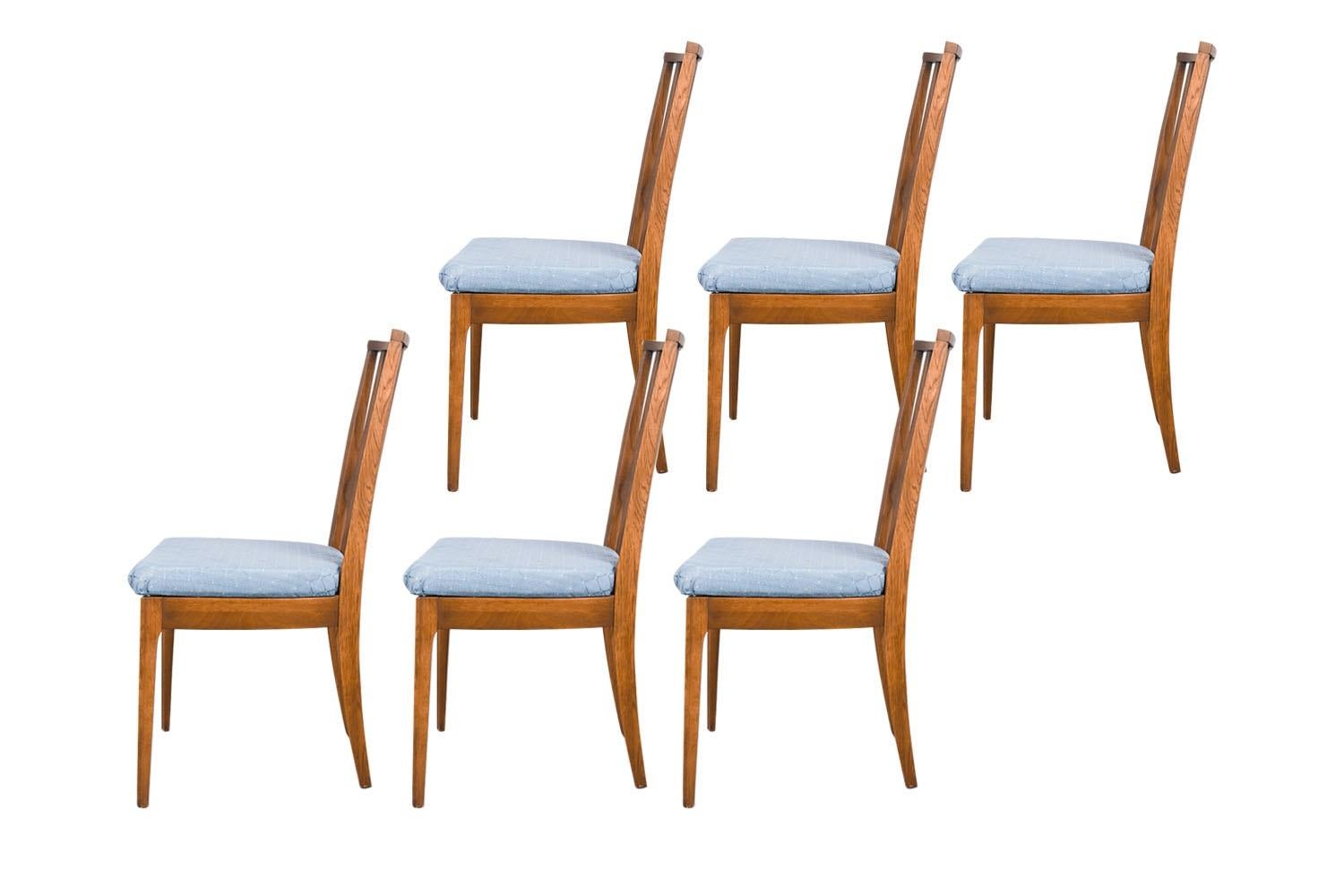 Mid-Century Modern Six chaises de salle à manger Broyhill en noyer du milieu du siècle dernier en vente