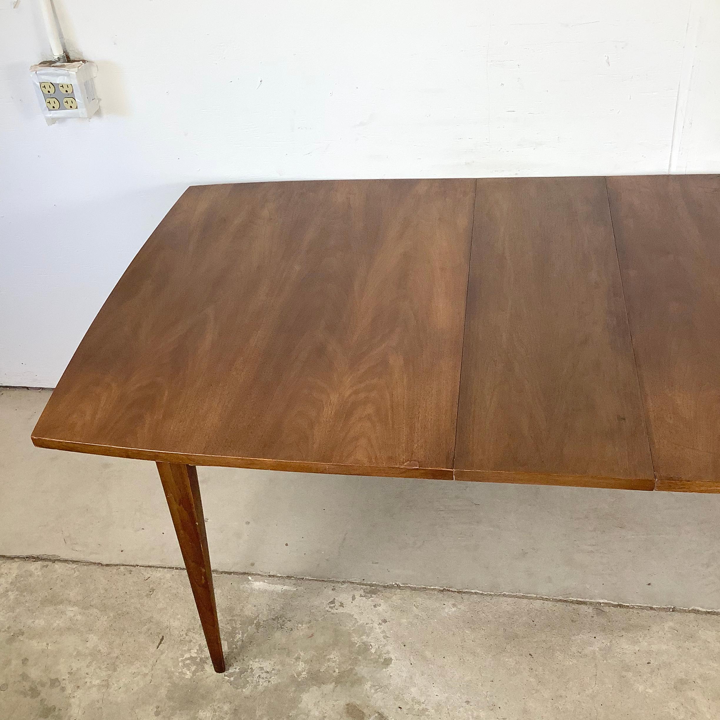 Mid-Century Broyhill Walnut Dining Table With Leaves For Sale 2