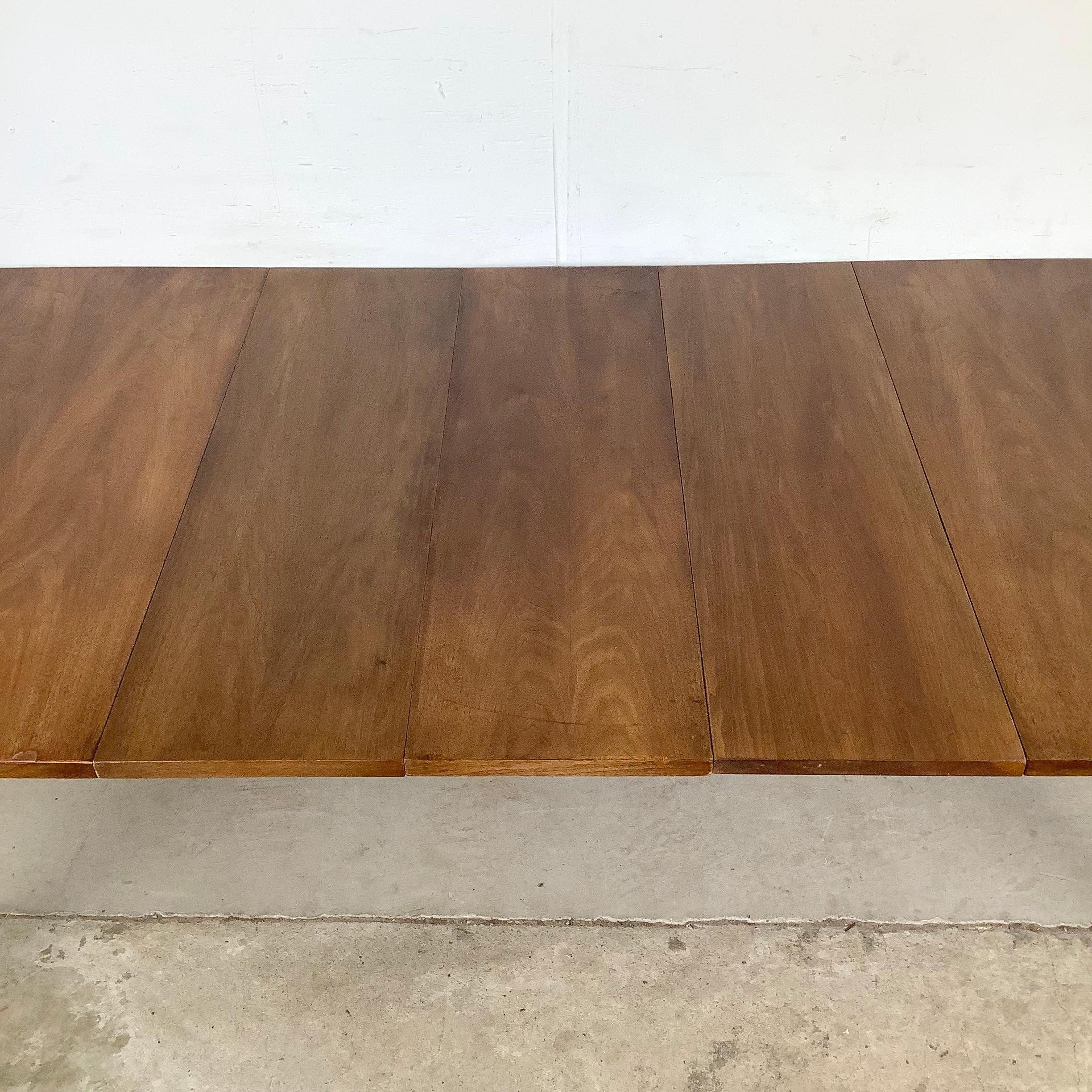 Mid-Century Broyhill Walnut Dining Table With Leaves For Sale 3