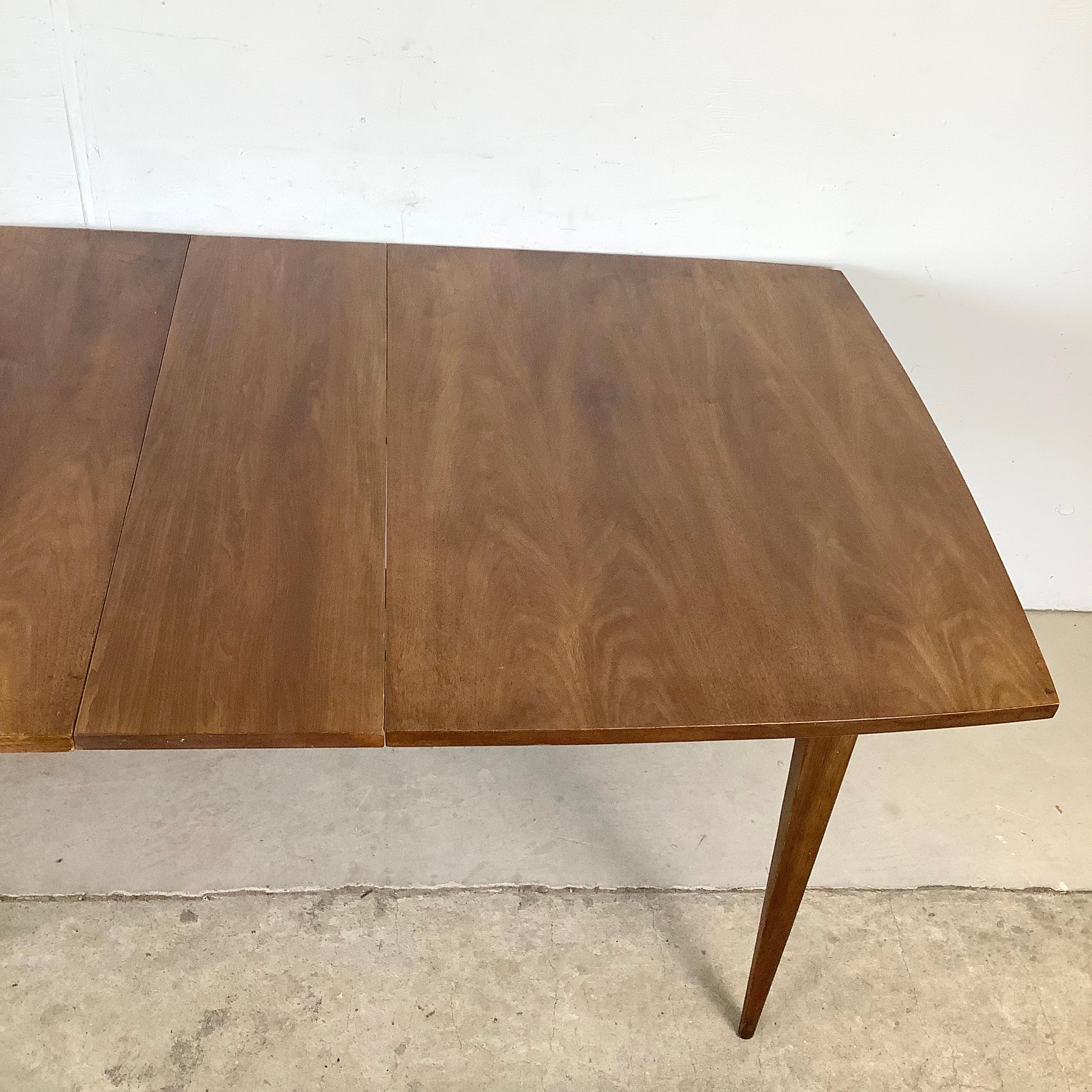 Mid-Century Broyhill Walnut Dining Table With Leaves For Sale 4