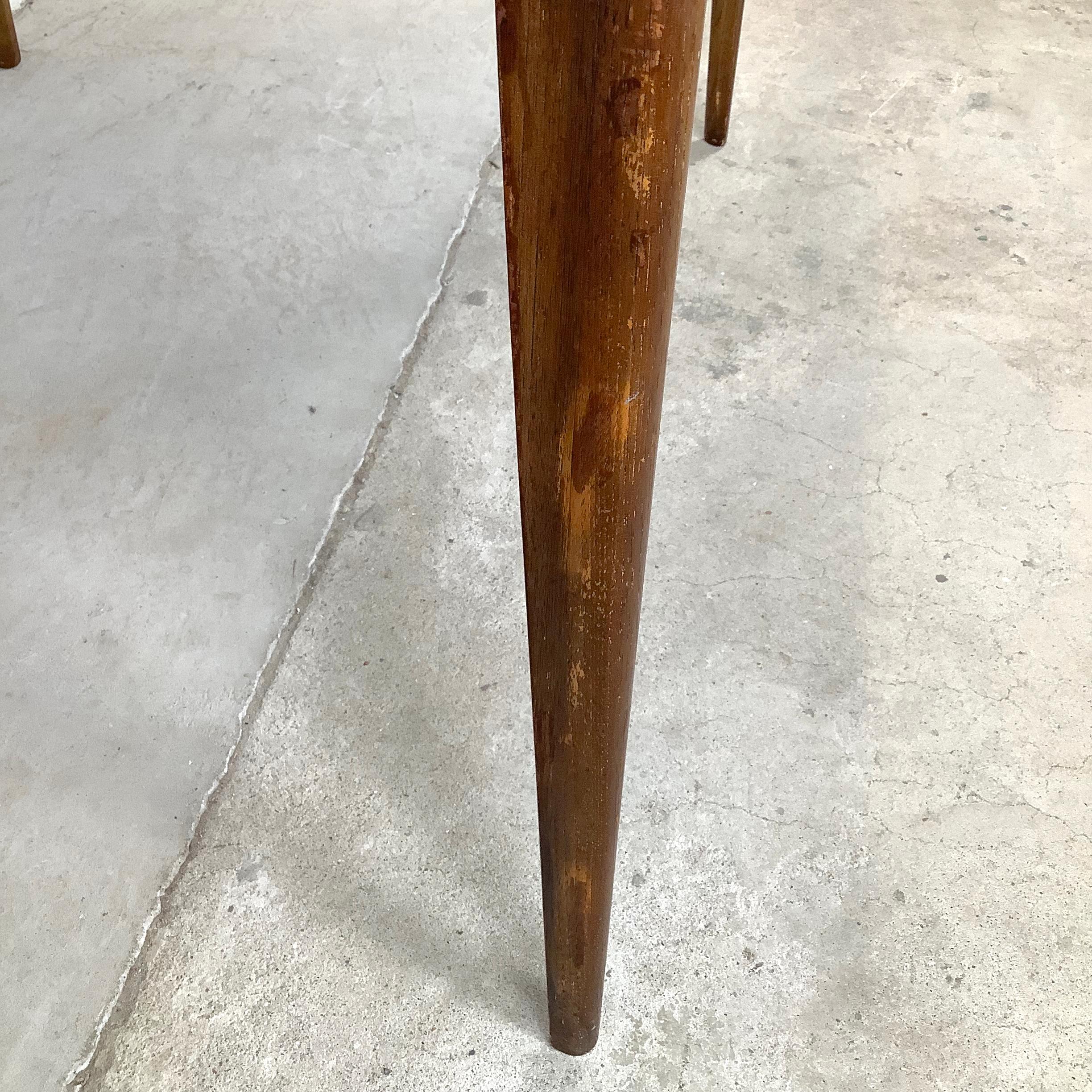 Mid-Century Broyhill Walnut Dining Table With Leaves For Sale 5
