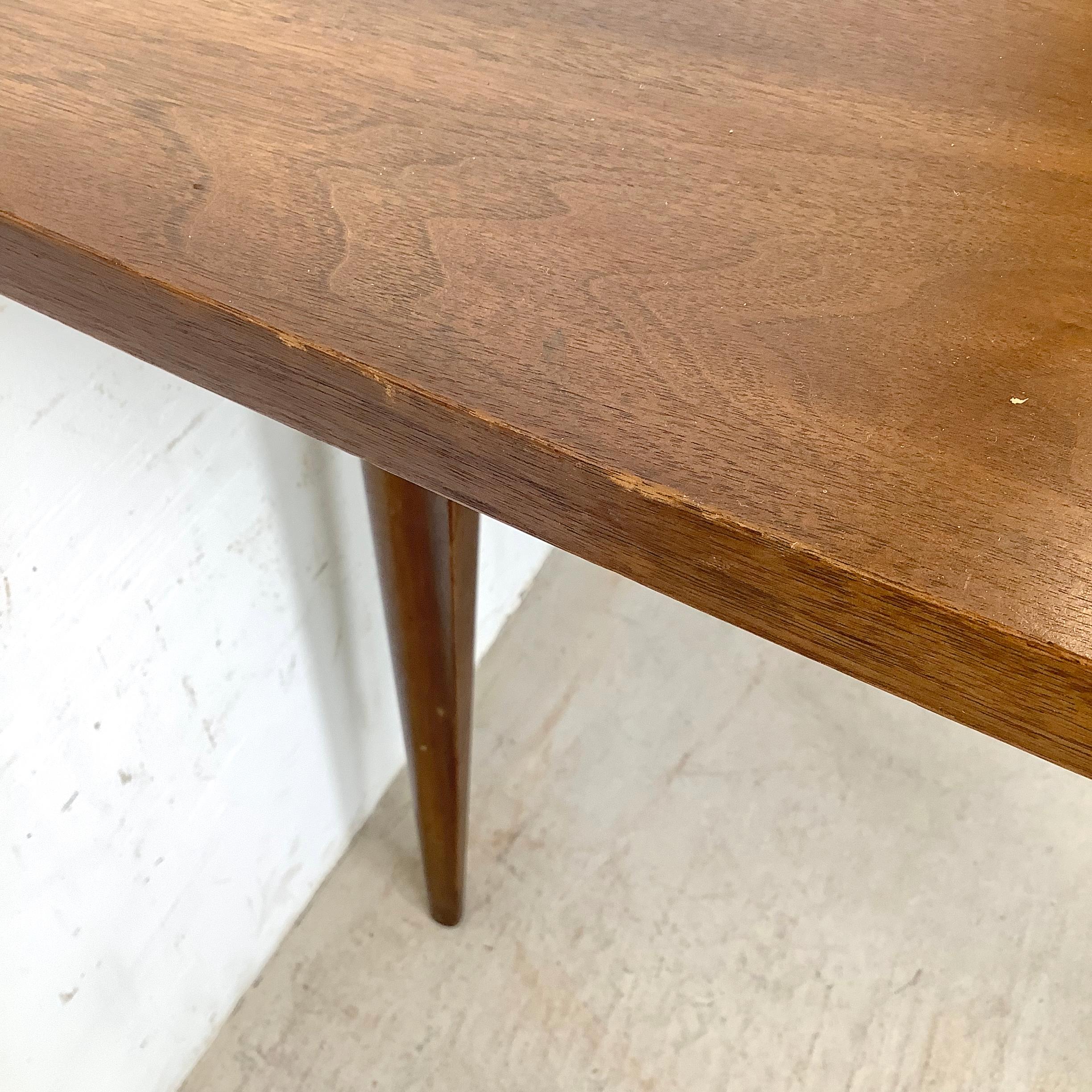 Mid-Century Broyhill Walnut Dining Table With Leaves For Sale 6