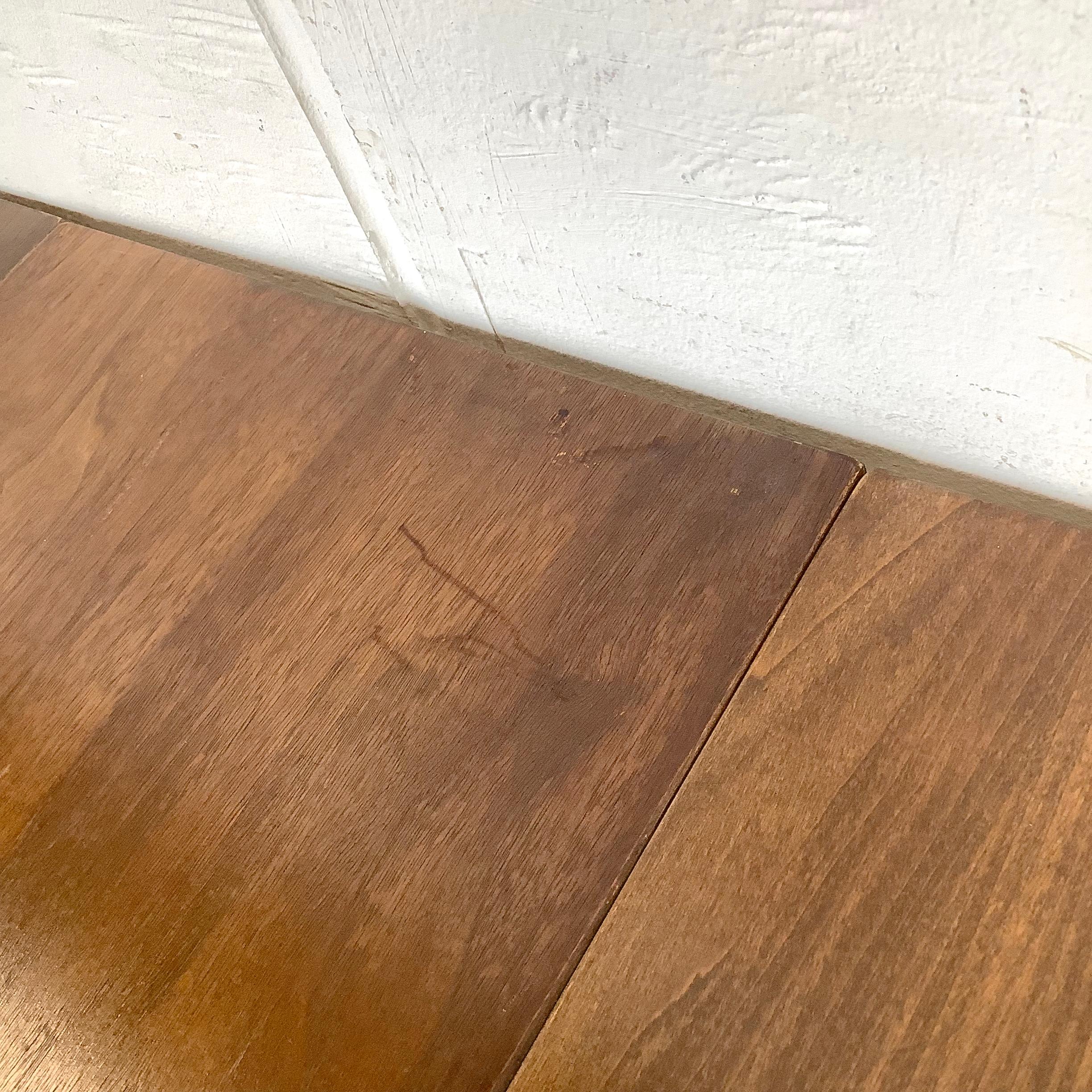 20th Century Mid-Century Broyhill Walnut Dining Table With Leaves For Sale