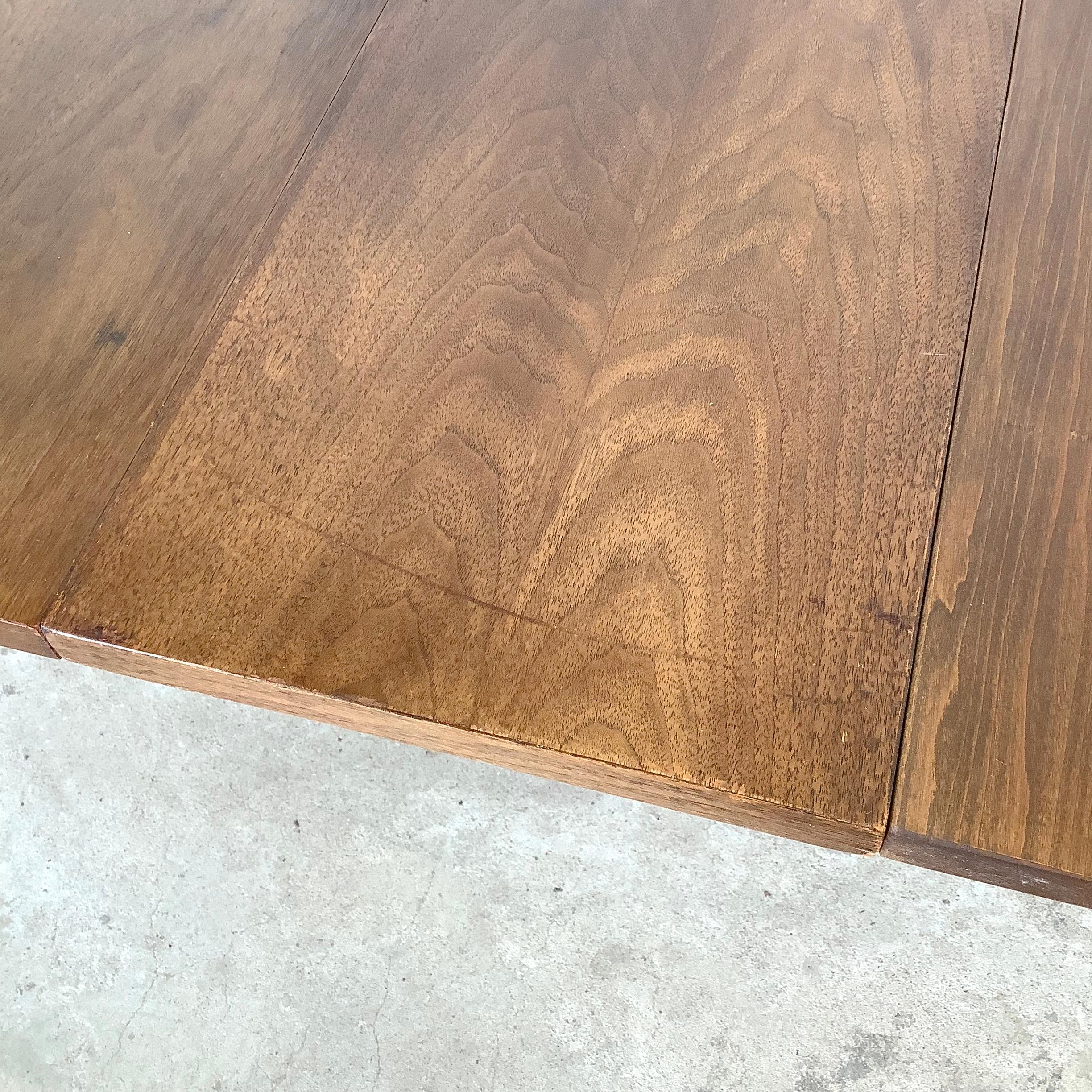 Mid-Century Broyhill Walnut Dining Table With Leaves For Sale 1