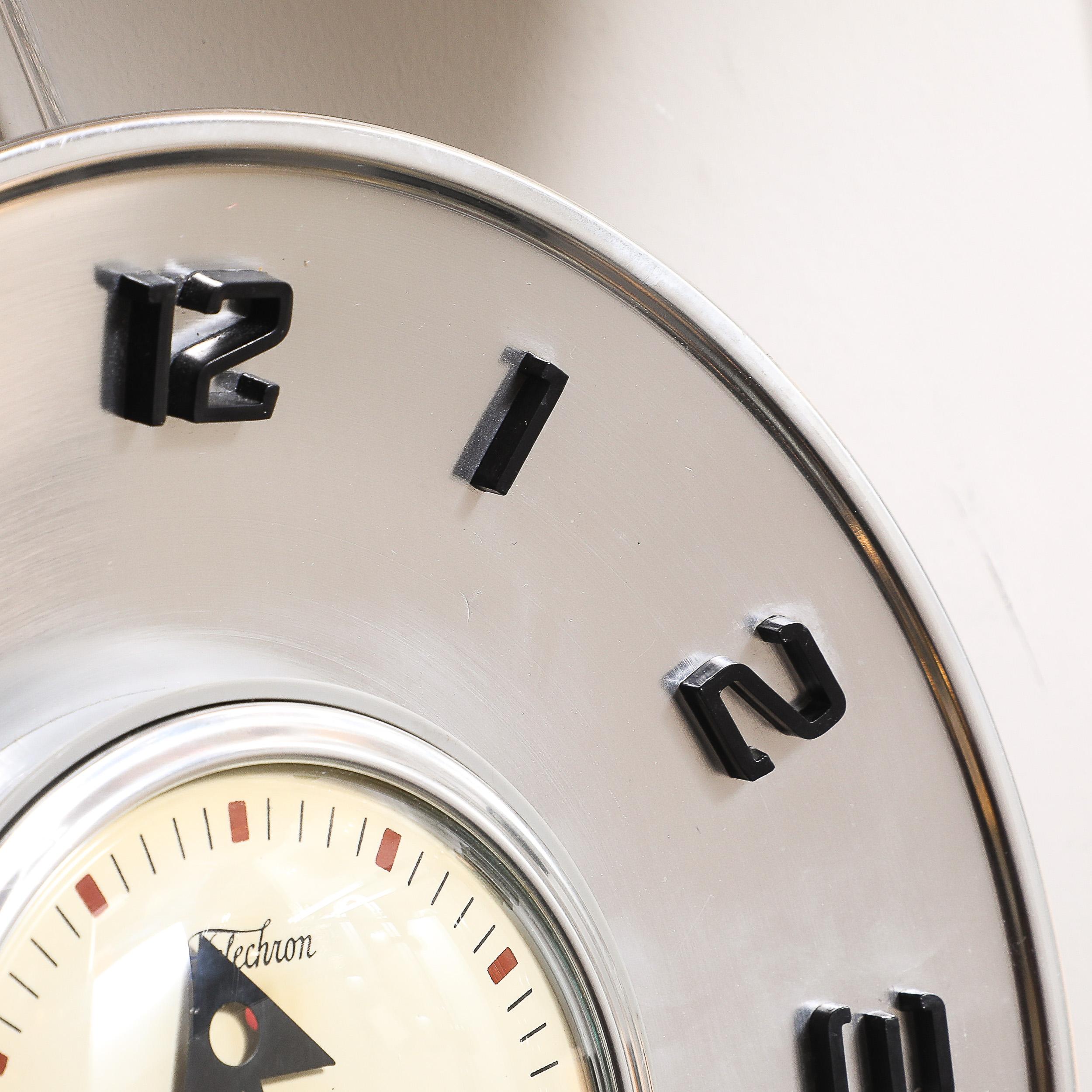 Mid-Century Brushed Aluminum & Bakelite Telechron Saucer Wall Clock Model 2H101 For Sale 5
