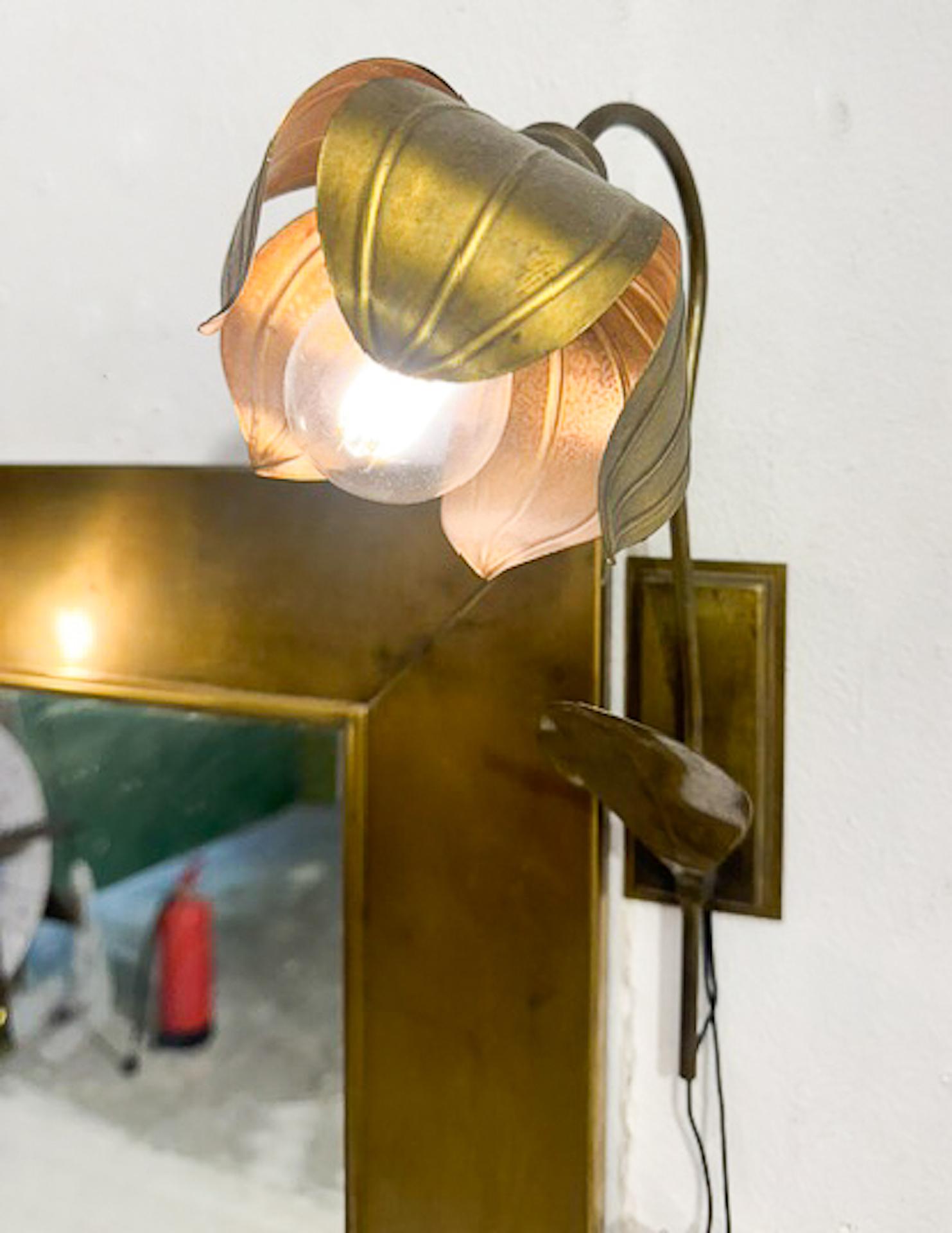 Laiton Miroir en laiton brossé du milieu du siècle dans le style de la Maison Jansen en vente