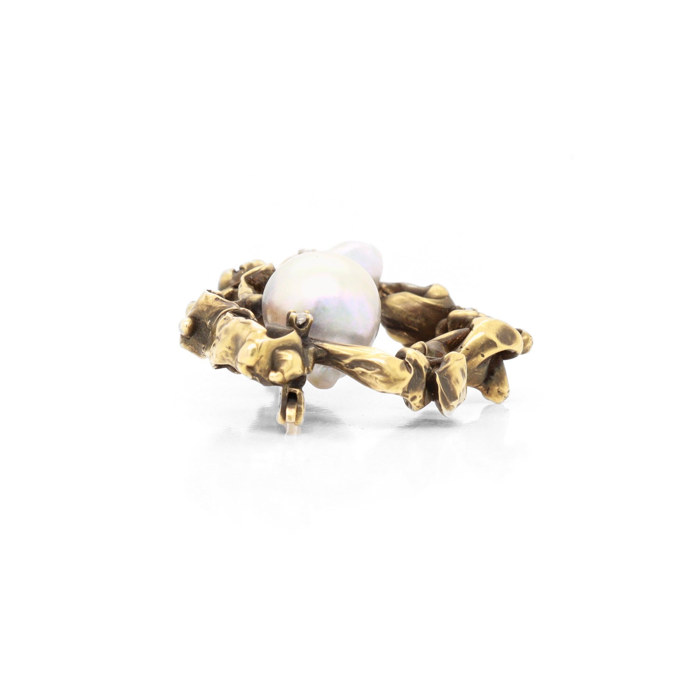 Brutalistische Brosche aus der Jahrhundertmitte aus 14k Gold, Diamanten und großen grauen Barockperlen im Angebot 5