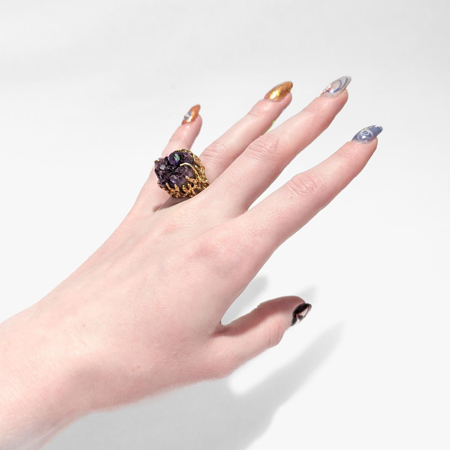 Mid-Century Brutalist 18K Gold & Druzy Amethyst Cocktail Ring For Sale 6