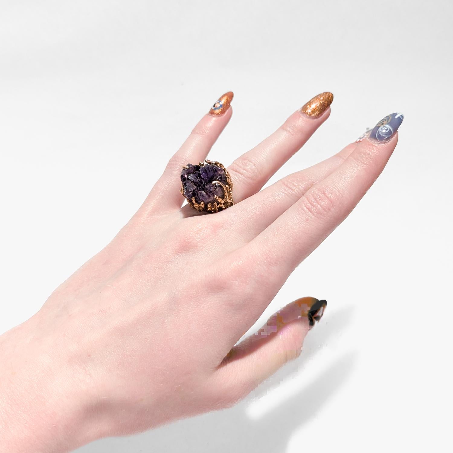 Modernist Mid-Century Brutalist 18K Gold & Druzy Amethyst Cocktail Ring For Sale