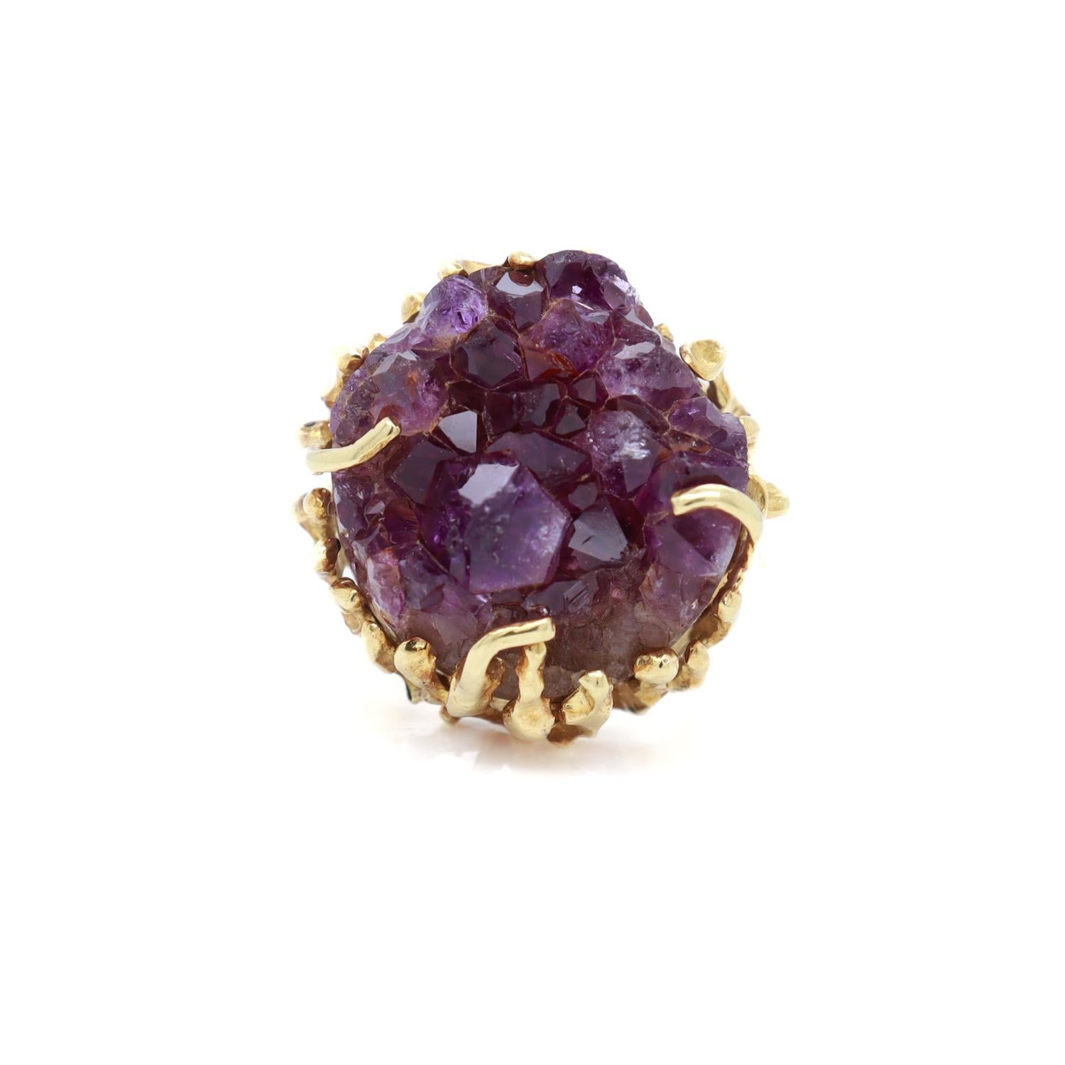 Mid-Century Brutalist 18K Gold & Druzy Amethyst Cocktail Ring In Fair Condition For Sale In Philadelphia, PA