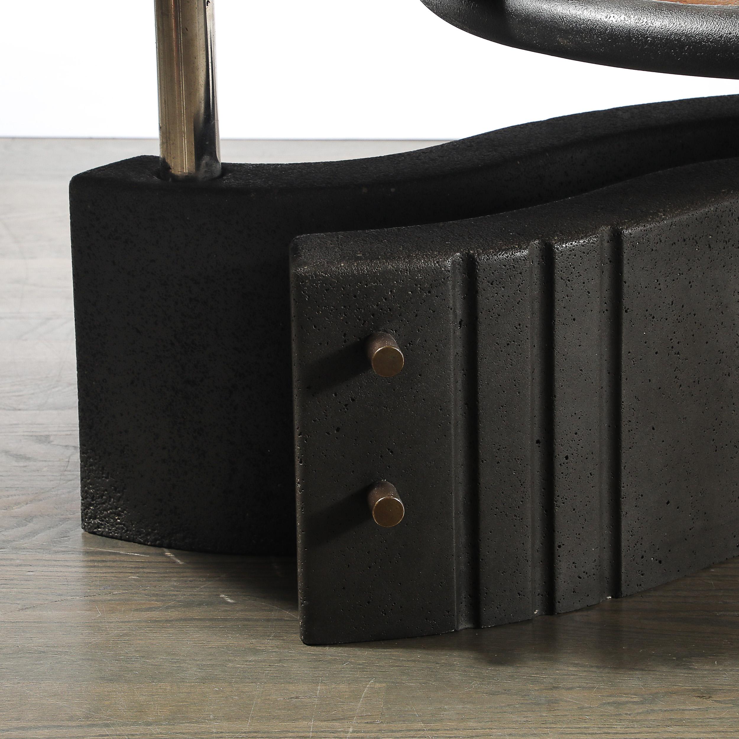 Mid-Century Modern Table de cocktail articulée en pierre et métal du milieu du siècle brutal par Paul Kingma en vente