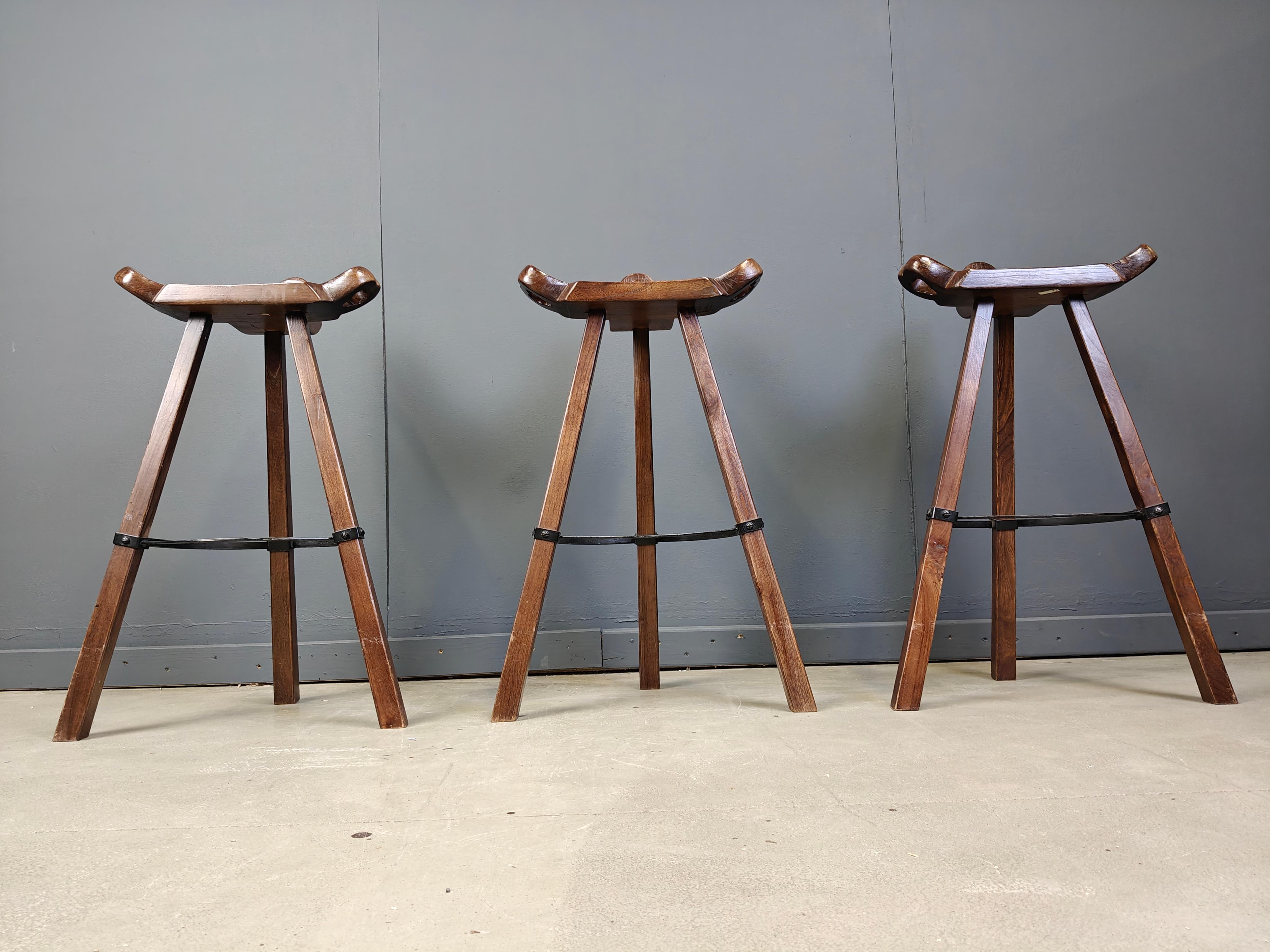 Milieu du XXe siècle Tabourets de bar brutalistes du milieu du siècle dernier - ensemble de 3, 1960 en vente