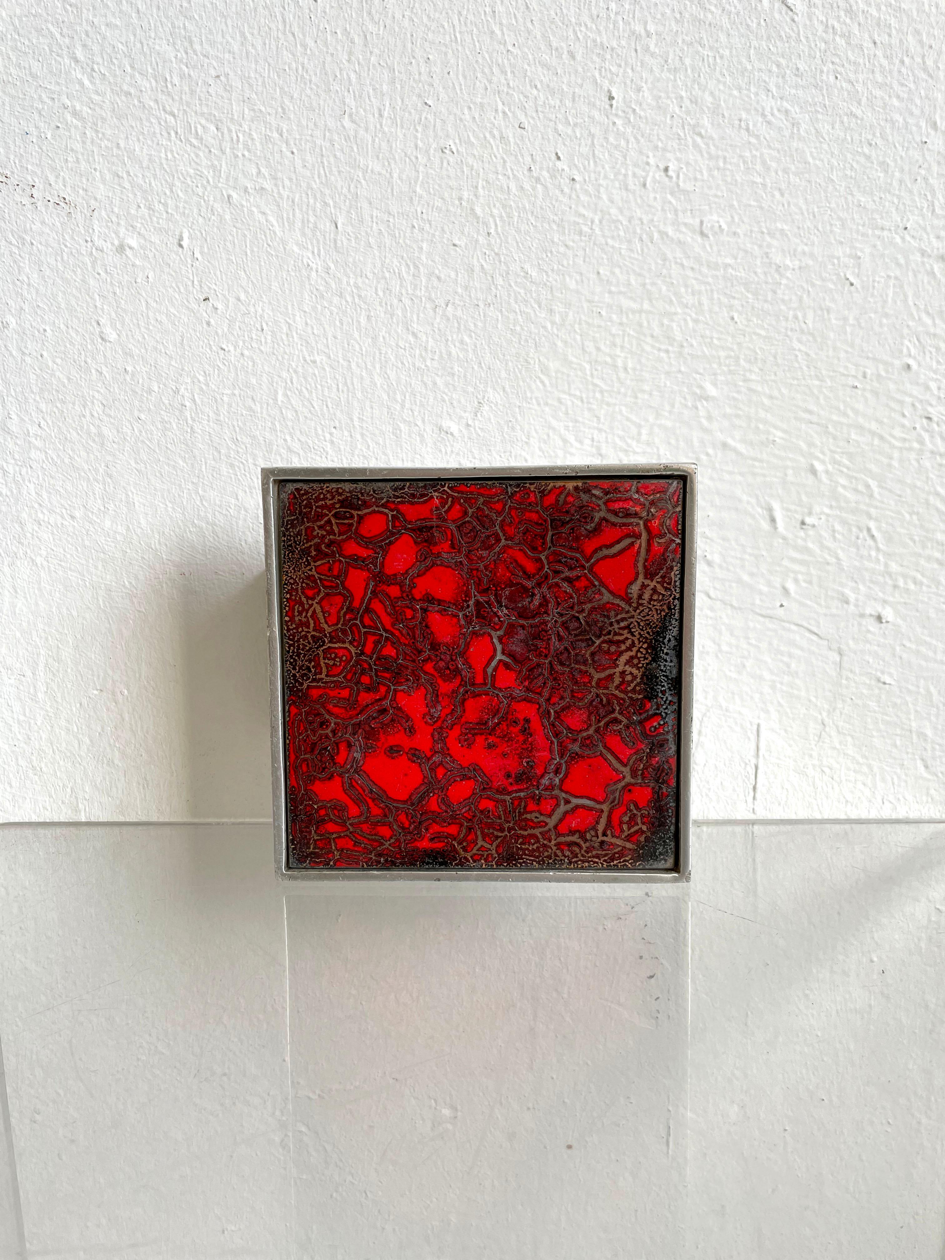 Vintage Belgian architectural aluminium and glazed ceramic door pull from the 1960s

Abstract mid century design

In the style of Belgian ceramic tile artist Juliette Belarti

Beautiful bright colours, handcrafted ceramic door handle,