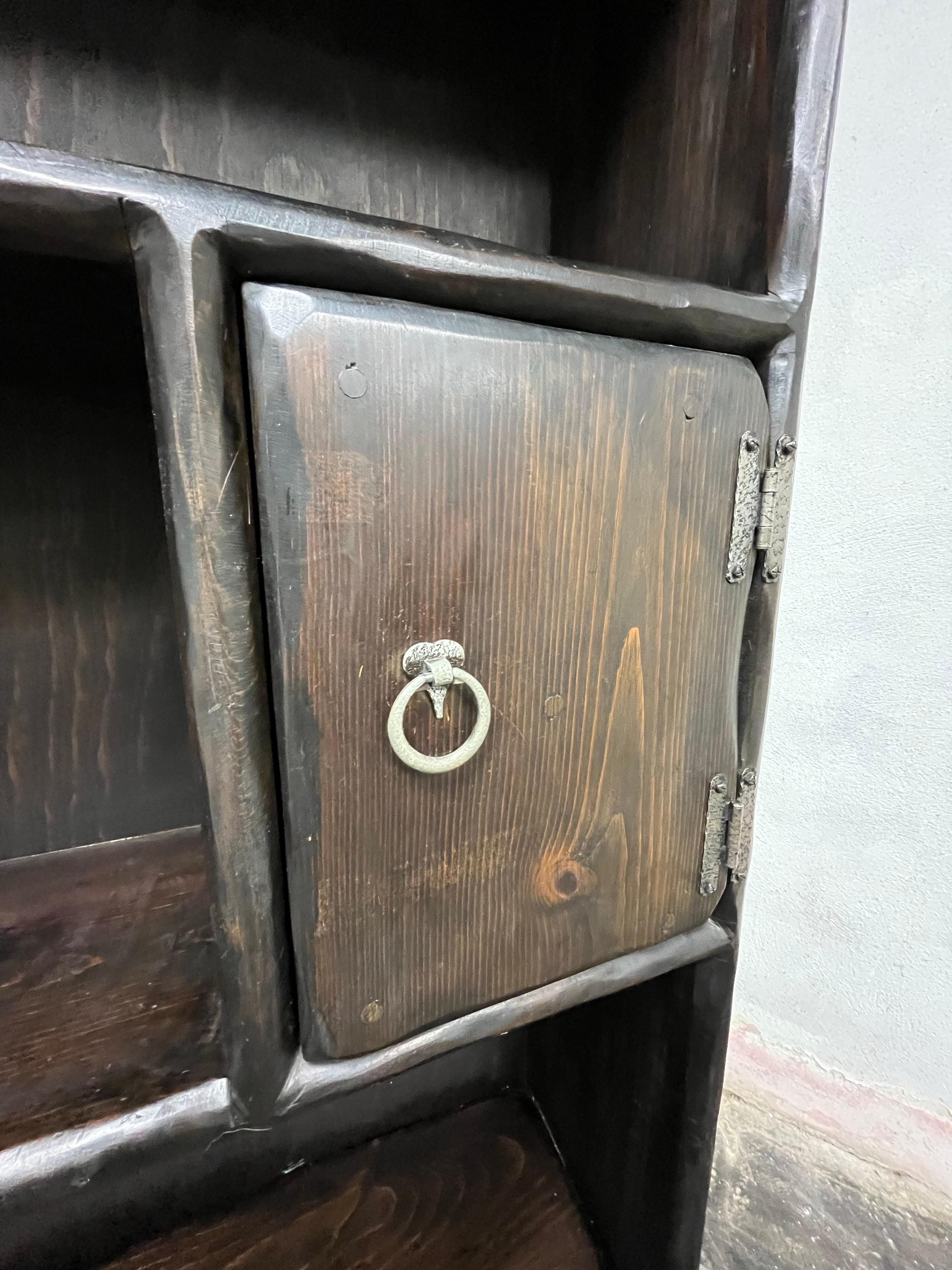Legno Libreria e panca brutalista di metà secolo Raro in vendita