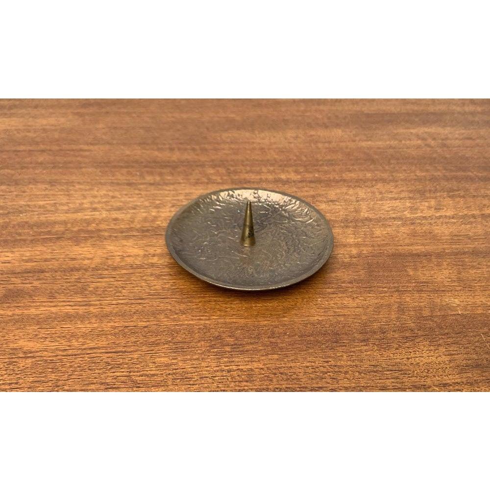 Mid-Century Brutalist Bronze Candleholder, 1960s, in Very Good conditions. Designed 1960 to 1969.

Additional information:
Materials: Metal
Color: Gold
Styles: Brutalist, Mid-Century Modern
Item Type: Vintage, Antique or Pre-owned
Dimensions: 4.33ʺW
