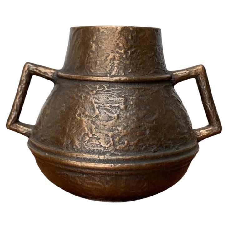 Vaso in bronzo brutalista di metà secolo