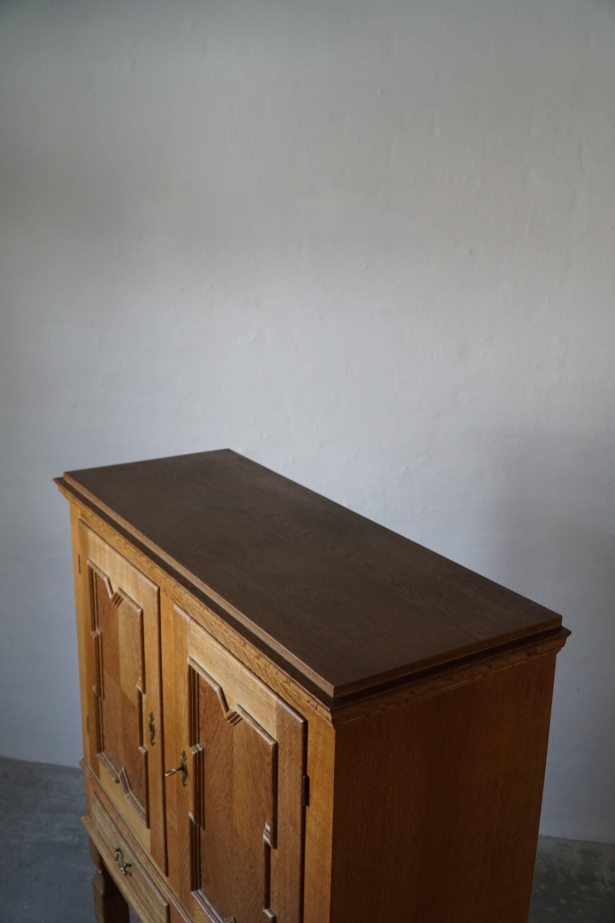 Mid Century Brutalist Cabinet by Danish Cabinetmaker, Made in Solid Oak, 1950s 4