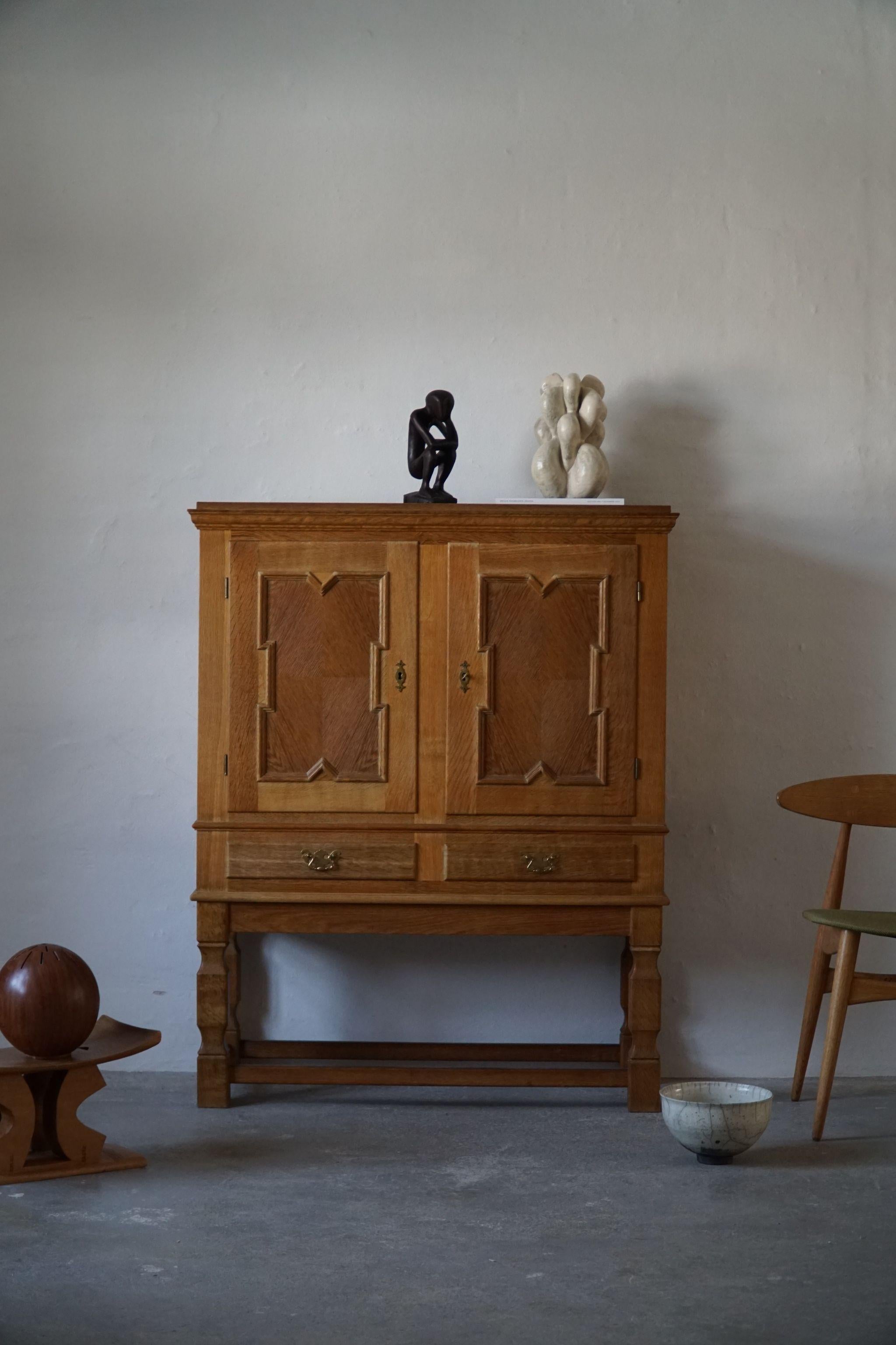 Mid Century Brutalist Cabinet by Danish Cabinetmaker, Made in Solid Oak, 1950s In Good Condition In Odense, DK